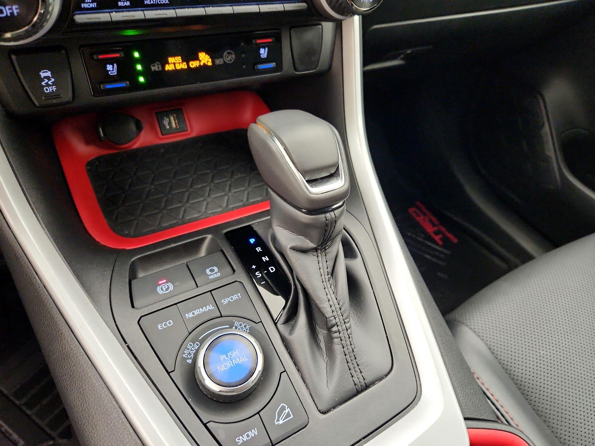 Thumbnail: 2024 Toyota RAV4 - 17