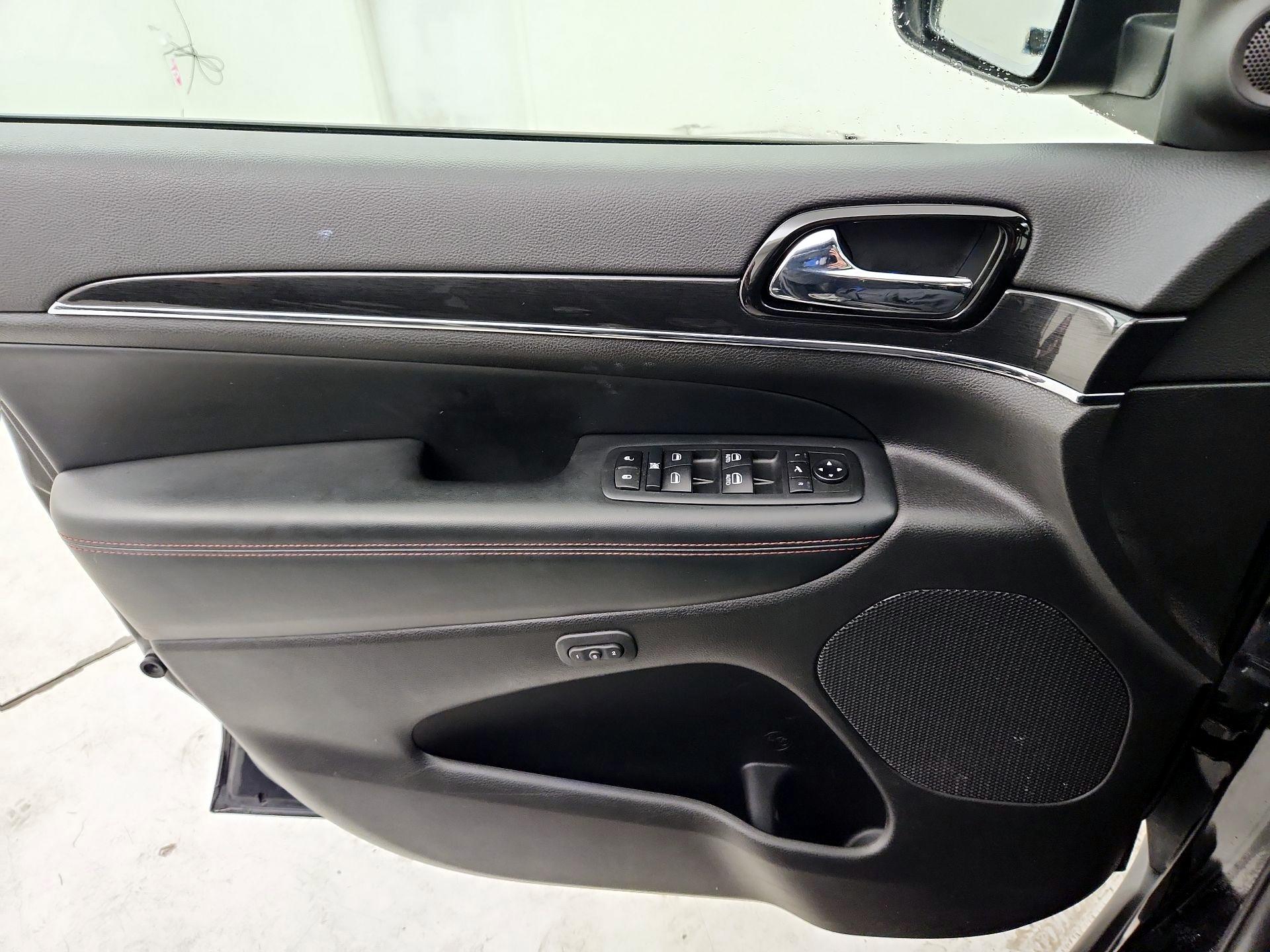 Thumbnail: 2021 Jeep Grand Cherokee - 12