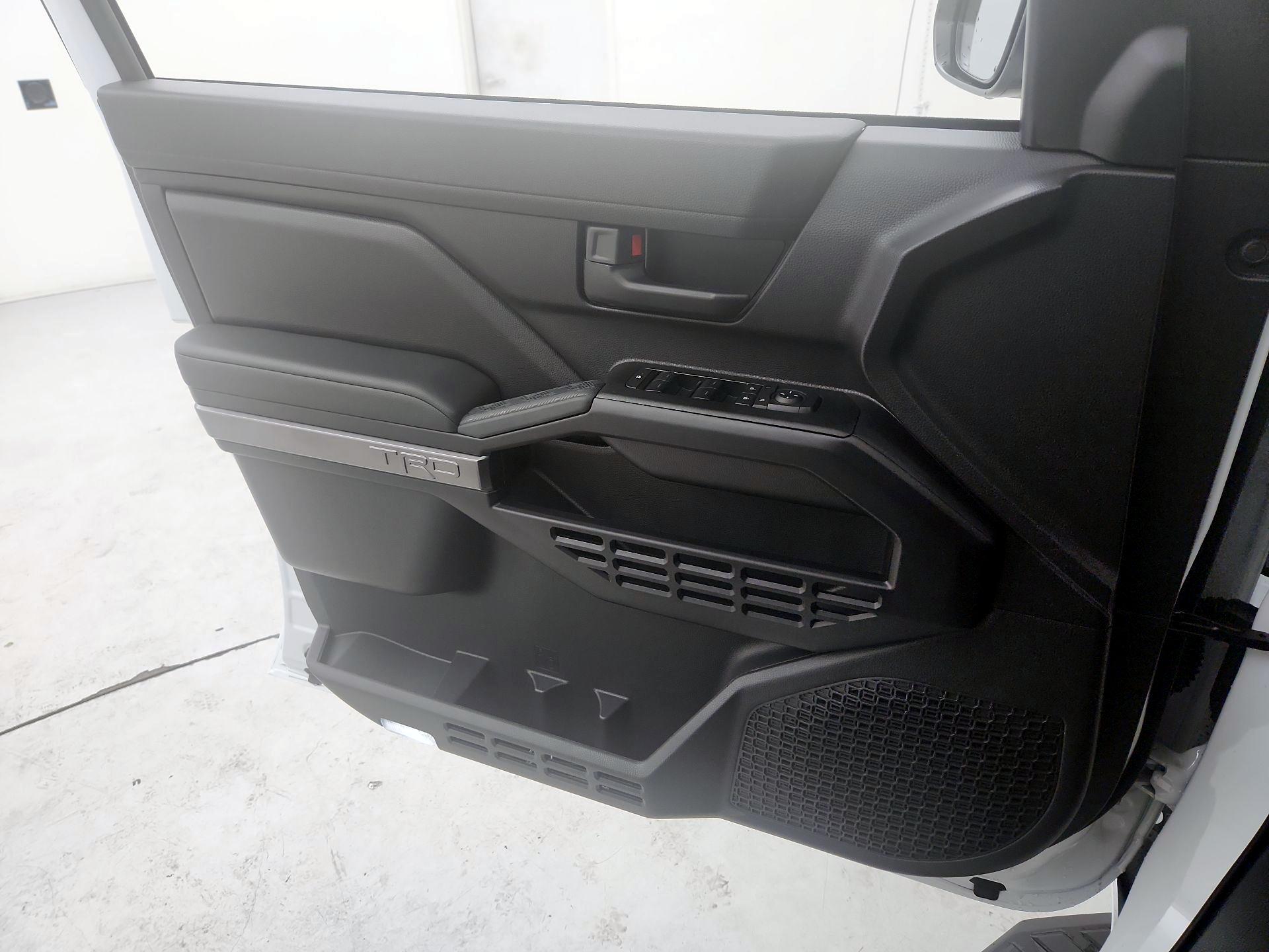 Thumbnail: 2025 Toyota 4Runner - 12