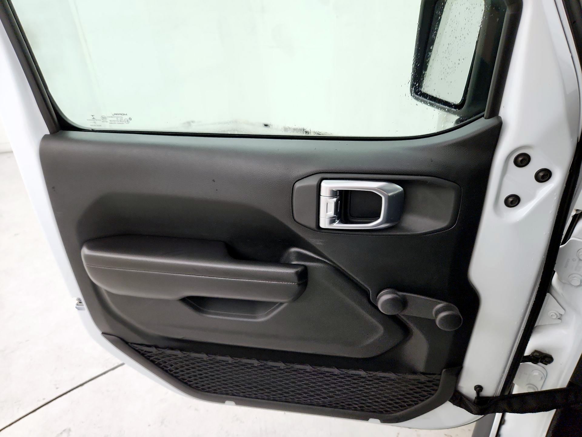 Thumbnail: 2021 Jeep Gladiator - 12