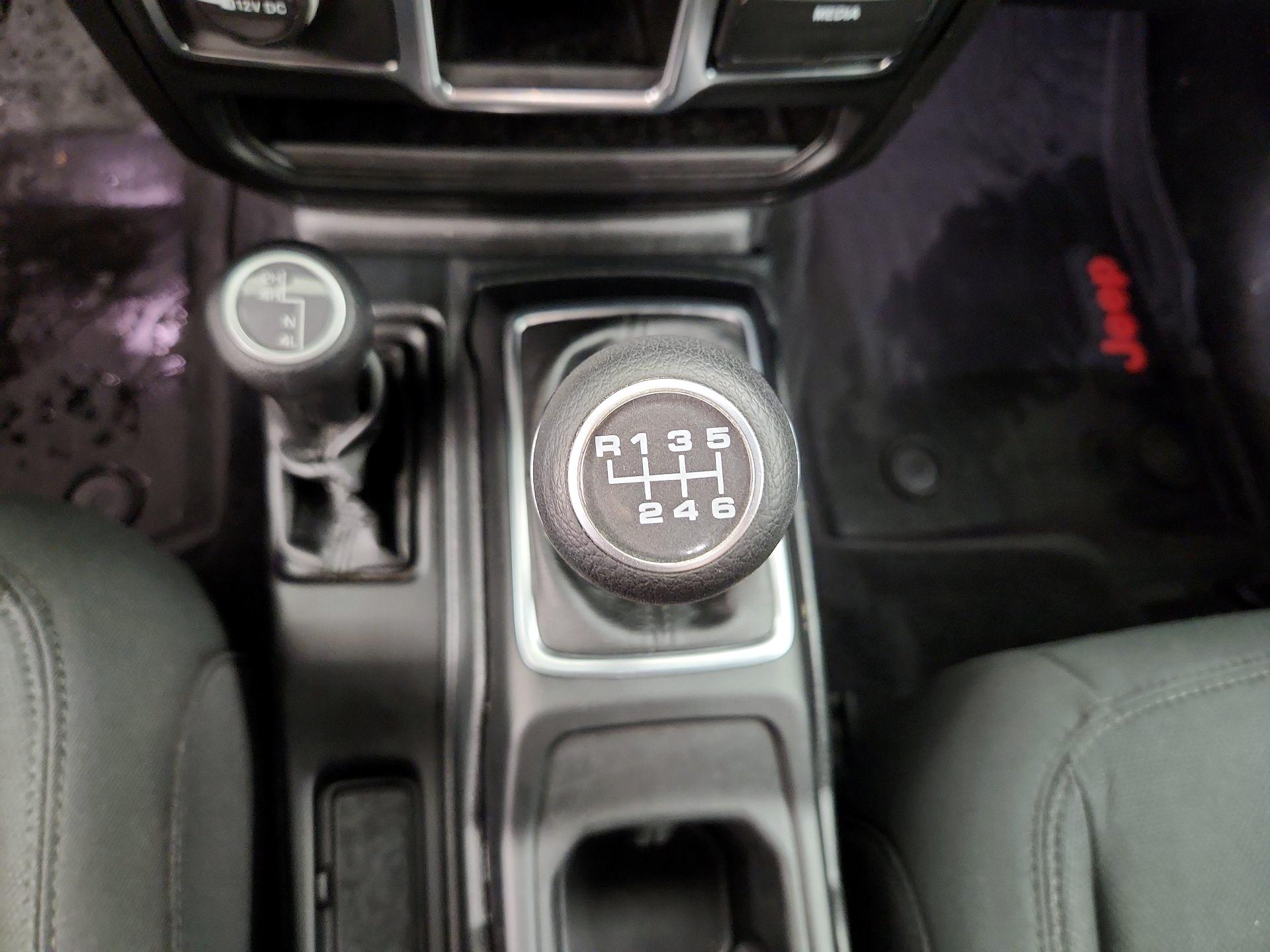 Thumbnail: 2021 Jeep Gladiator - 17