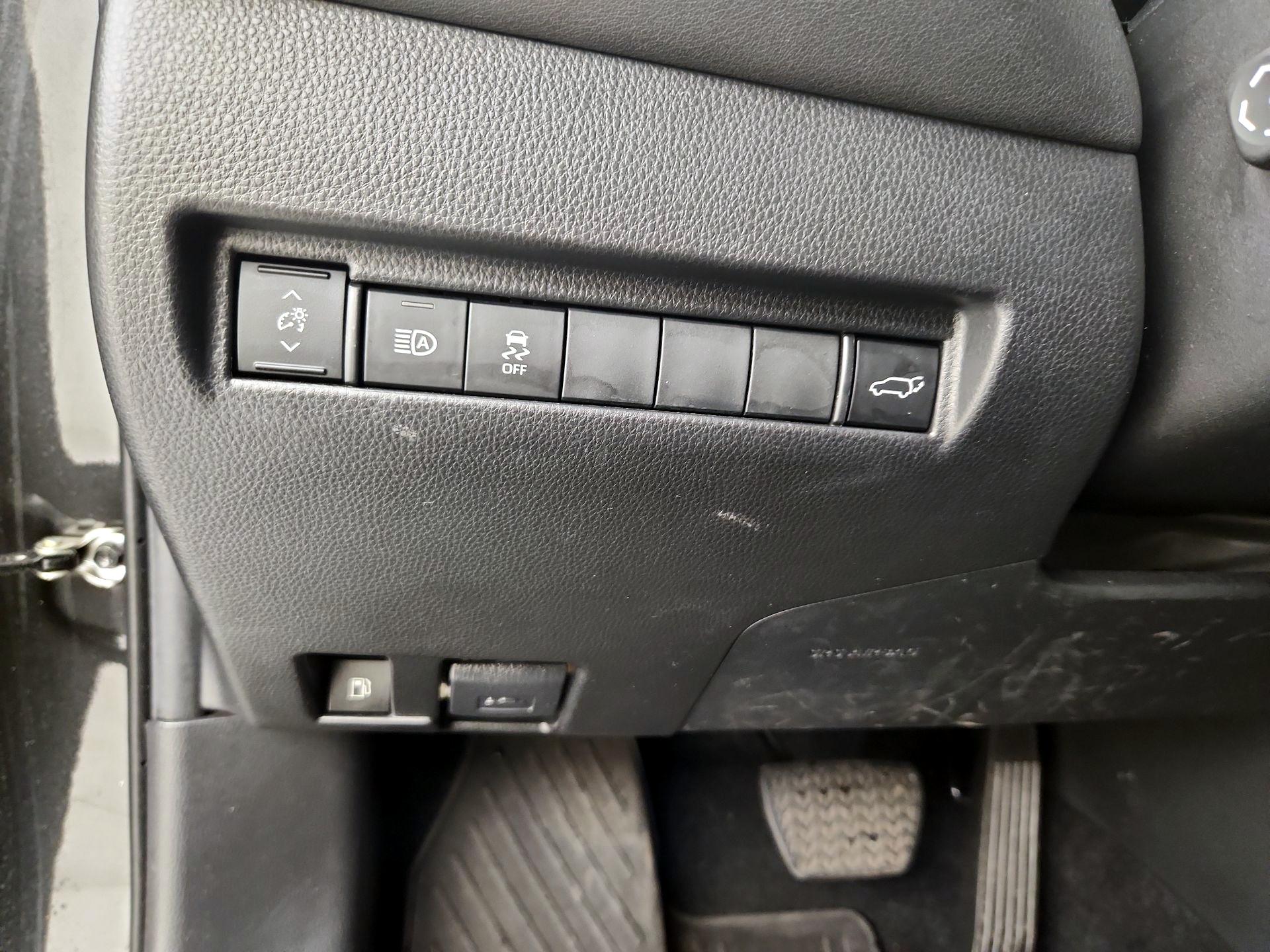 Thumbnail: 2023 Toyota Venza - 13