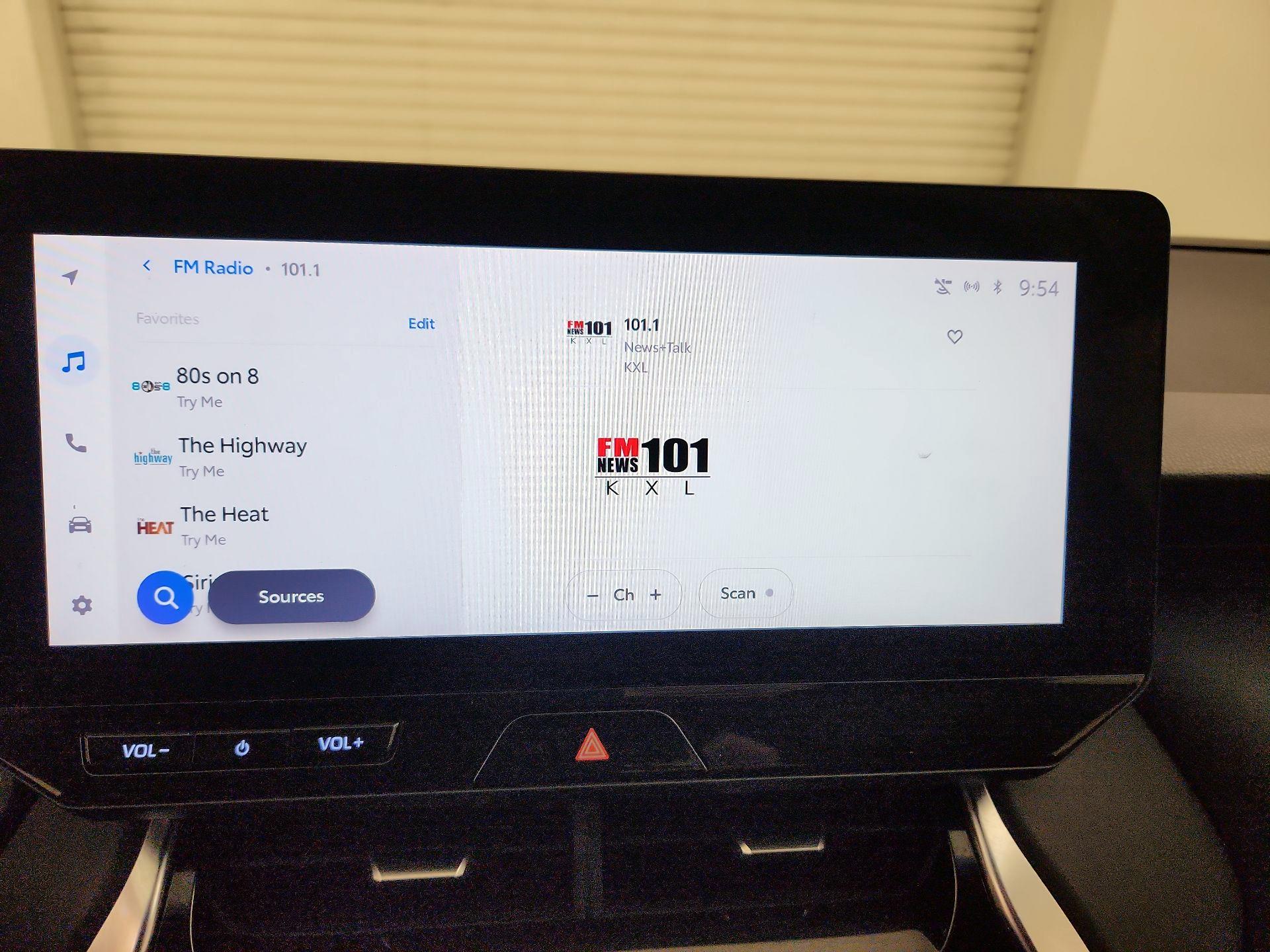 Thumbnail: 2023 Toyota Venza - 15