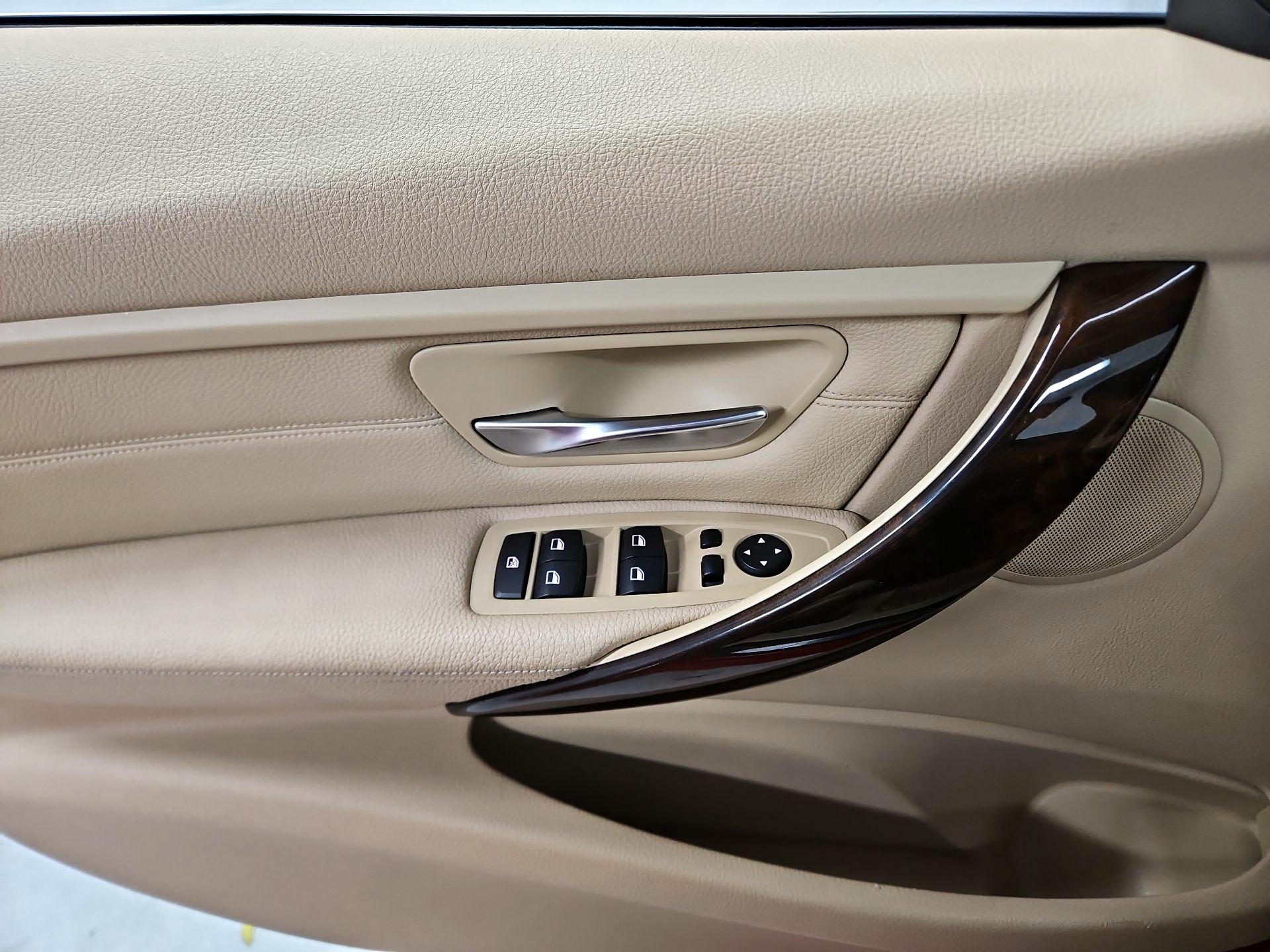 Thumbnail: 2015 BMW 3 Series - 12