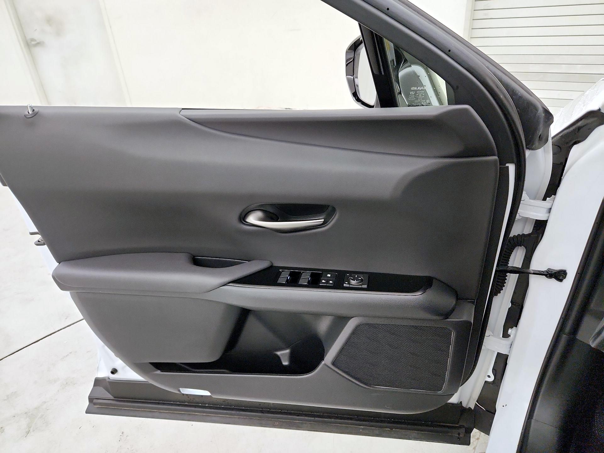 Thumbnail: 2022 Lexus UX - 12