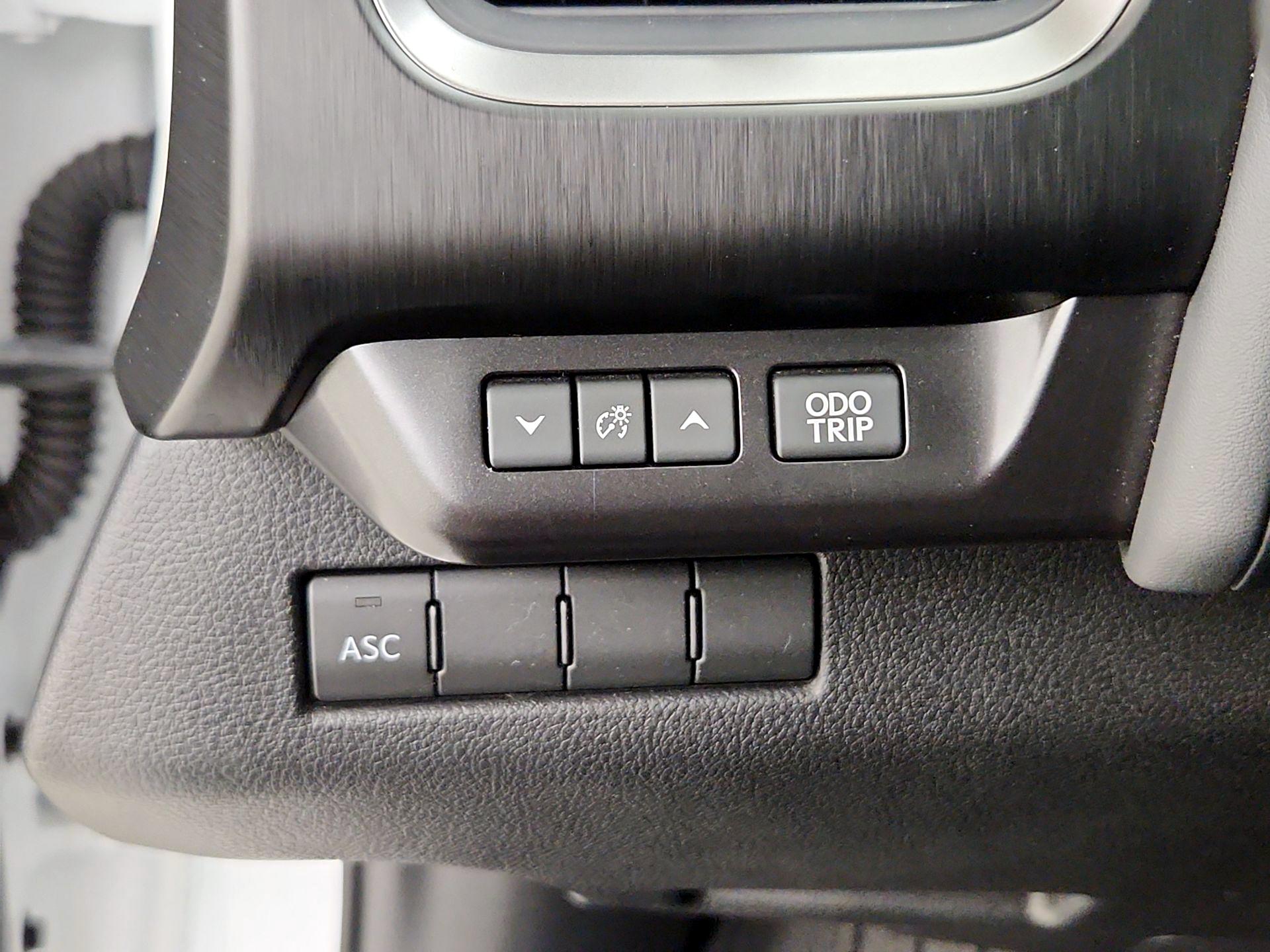 Thumbnail: 2022 Lexus UX - 13