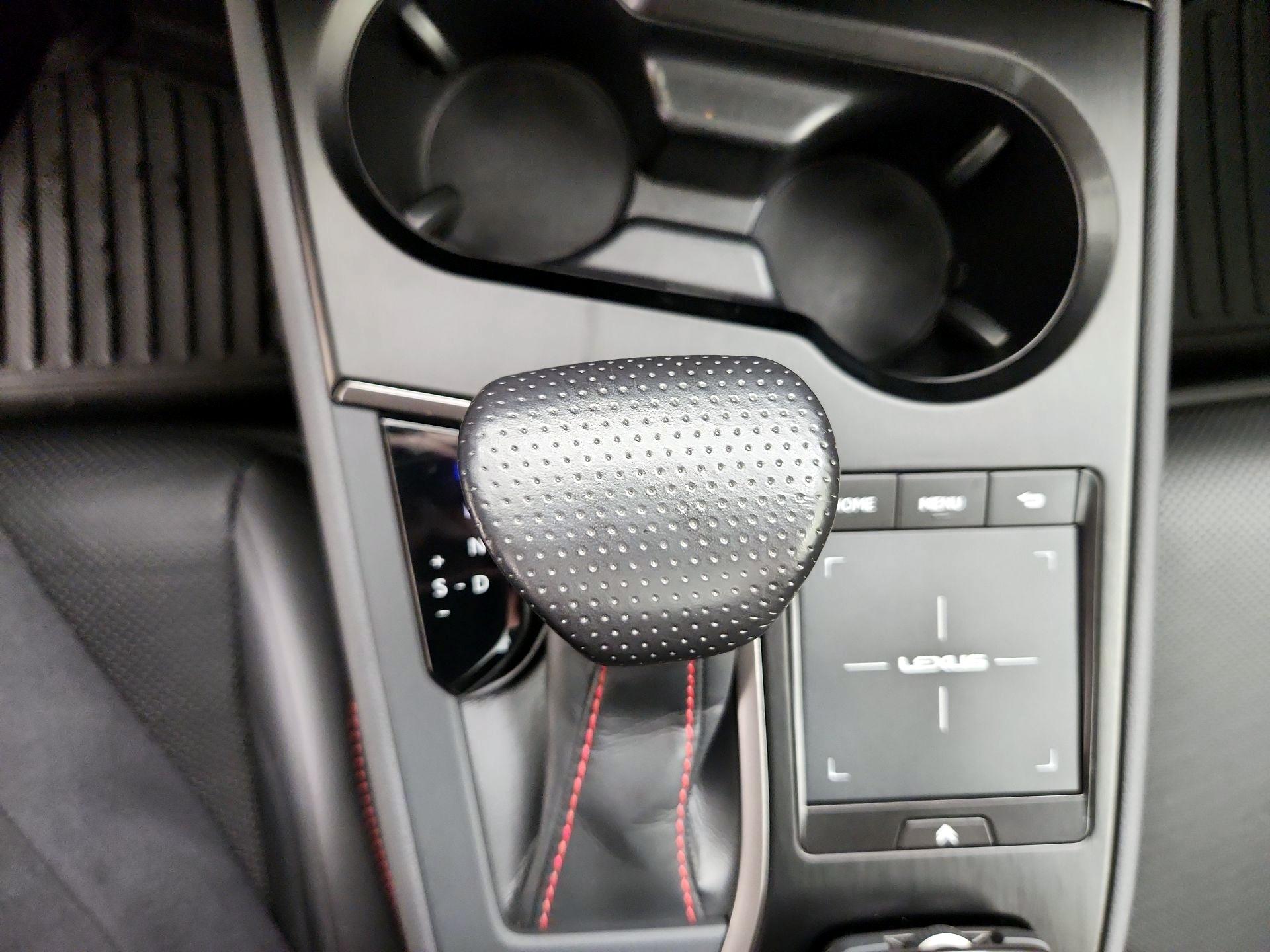 Thumbnail: 2022 Lexus UX - 17