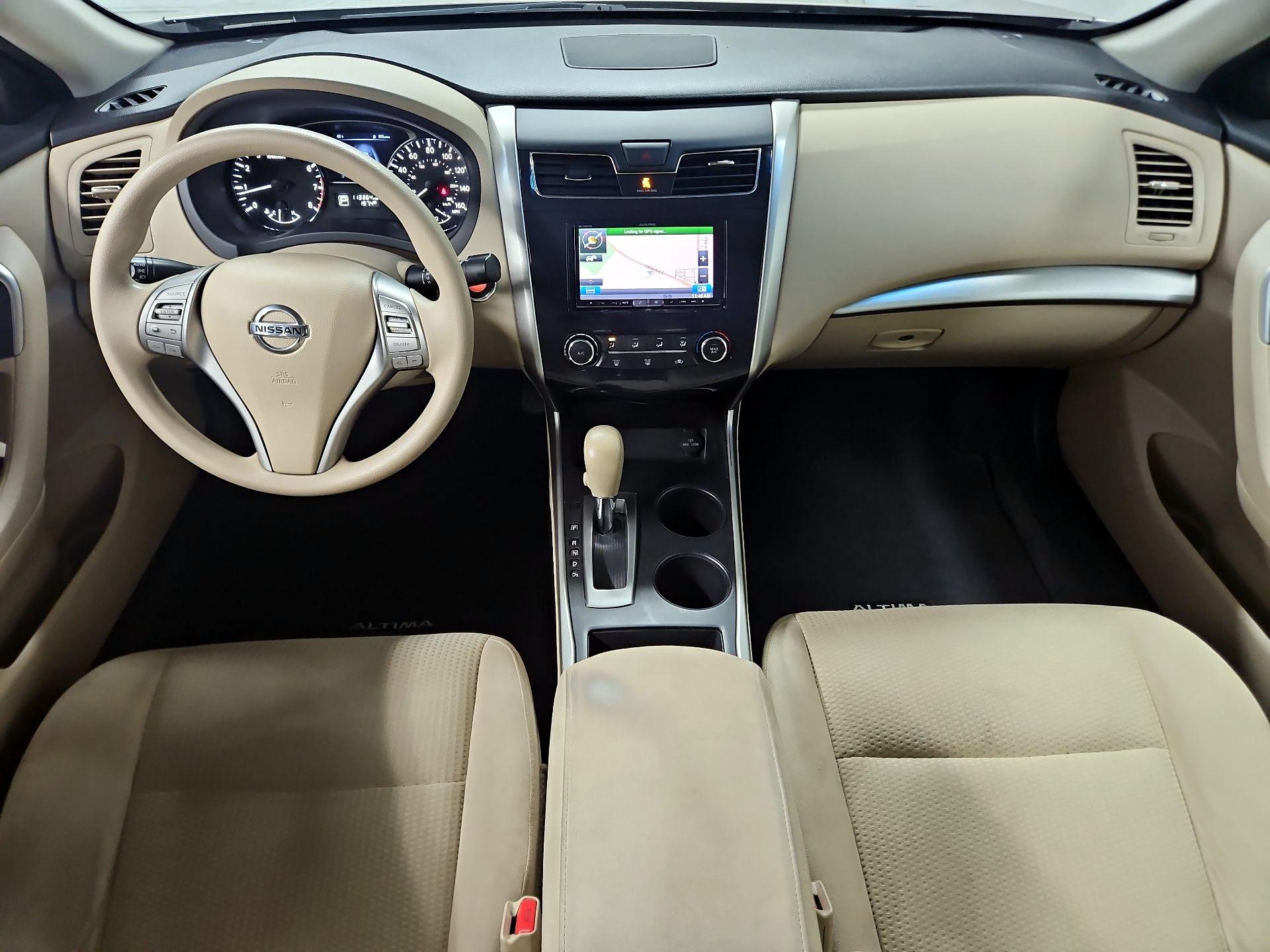 Thumbnail: 2015 Nissan Altima - 9