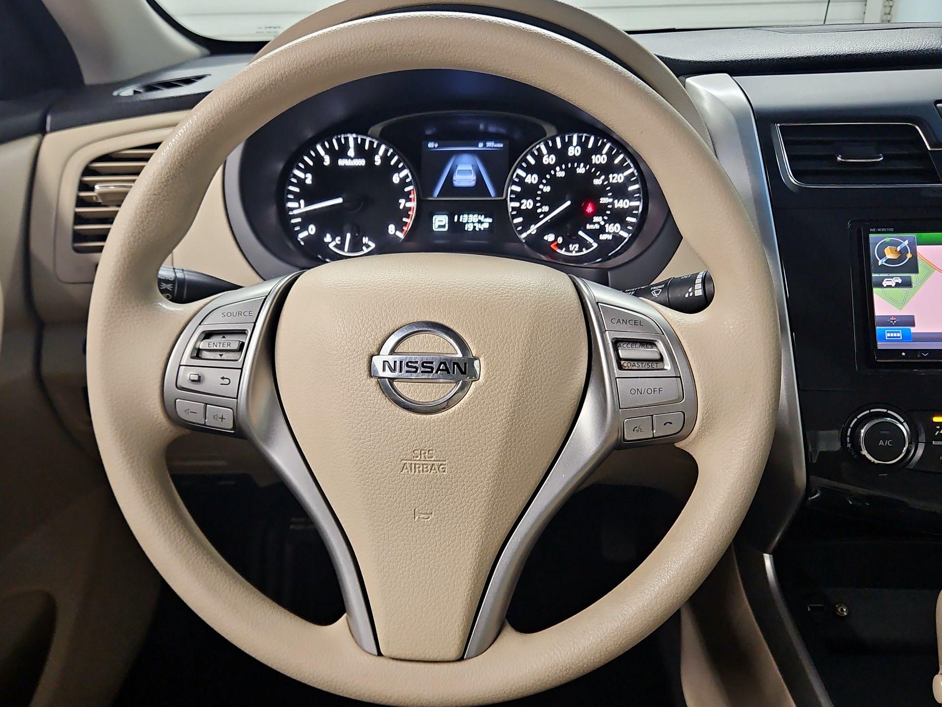 Thumbnail: 2015 Nissan Altima - 10