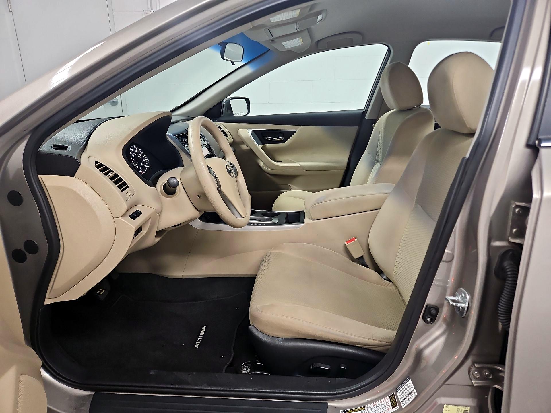 Thumbnail: 2015 Nissan Altima - 11