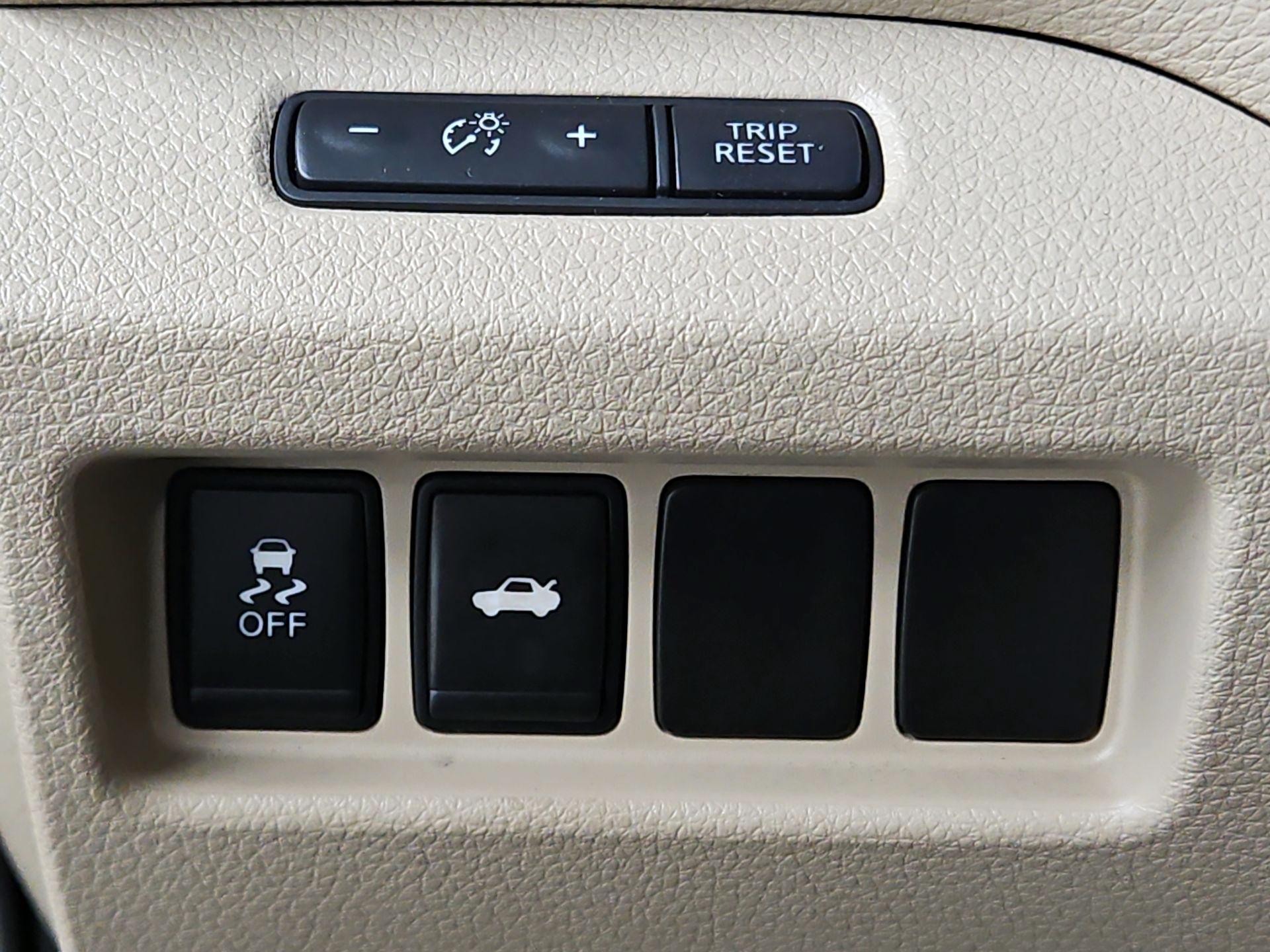 Thumbnail: 2015 Nissan Altima - 13