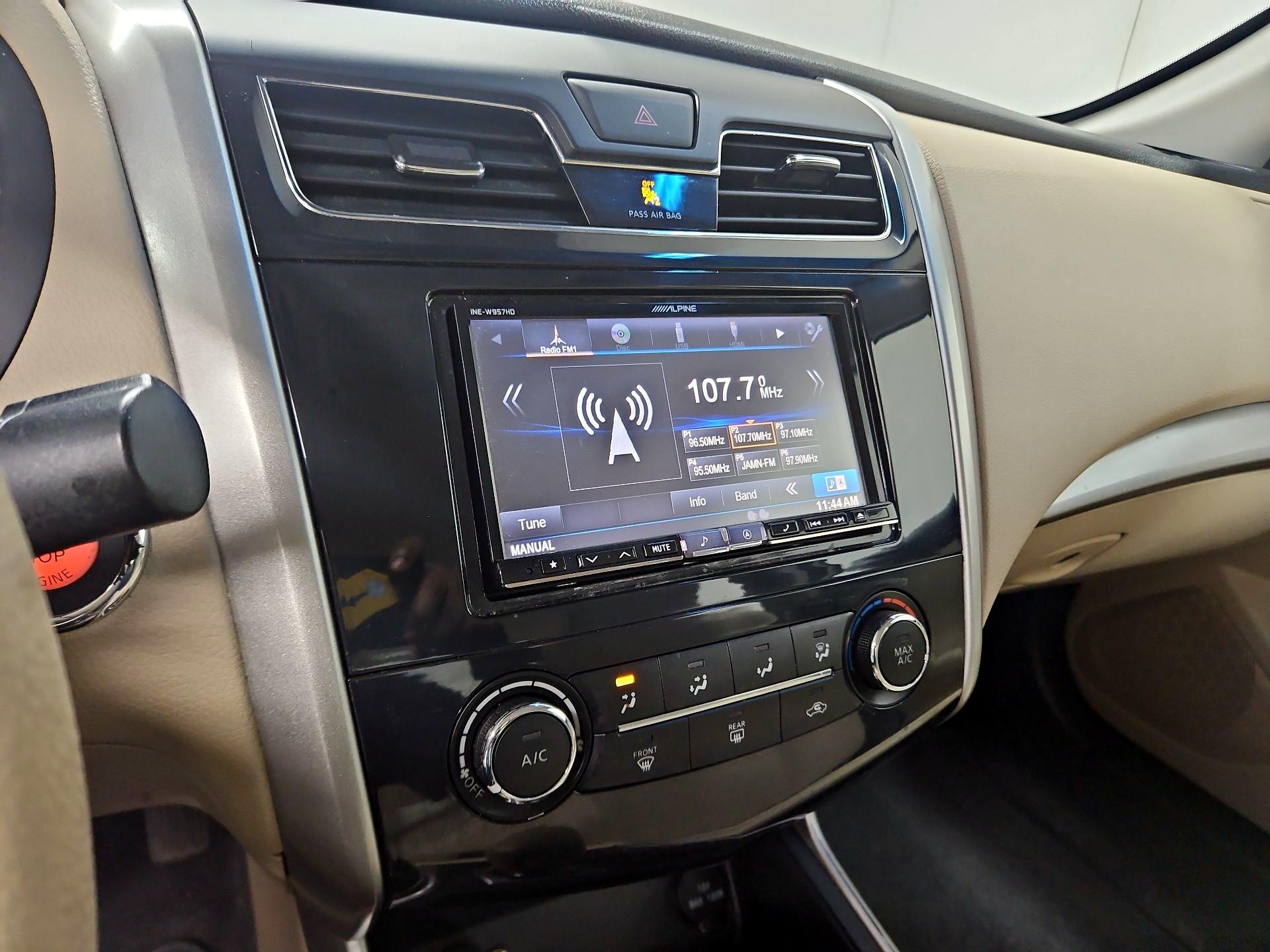 Thumbnail: 2015 Nissan Altima - 16