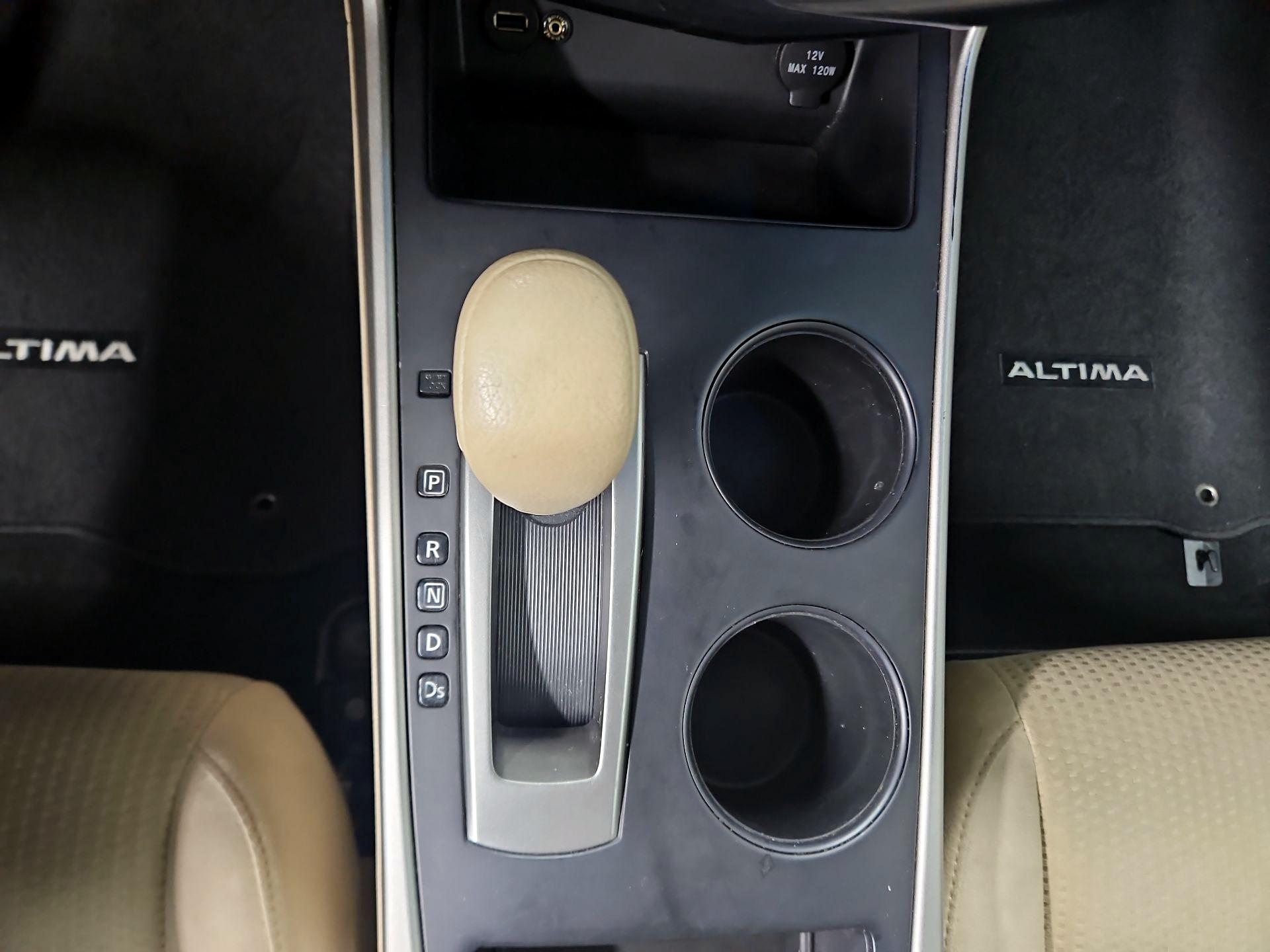 Thumbnail: 2015 Nissan Altima - 18