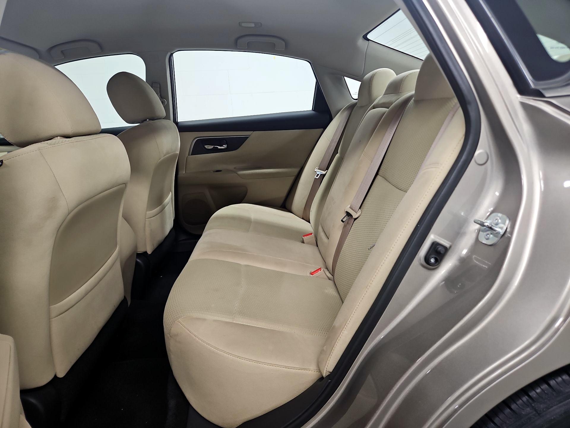 Thumbnail: 2015 Nissan Altima - 20