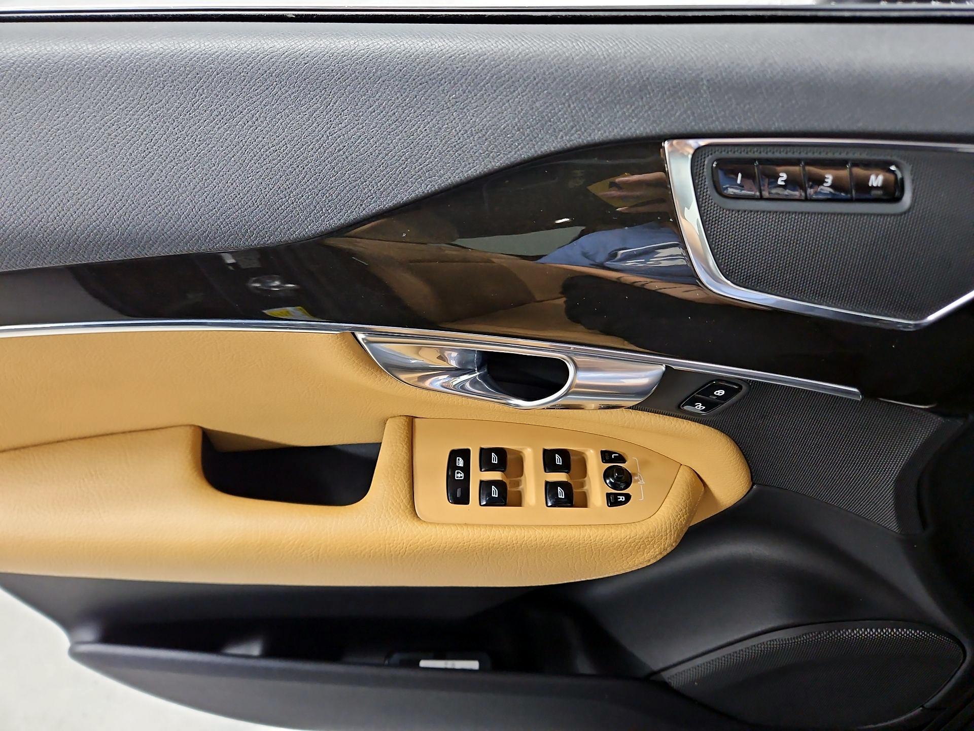 Thumbnail: 2018 Volvo XC90 - 12