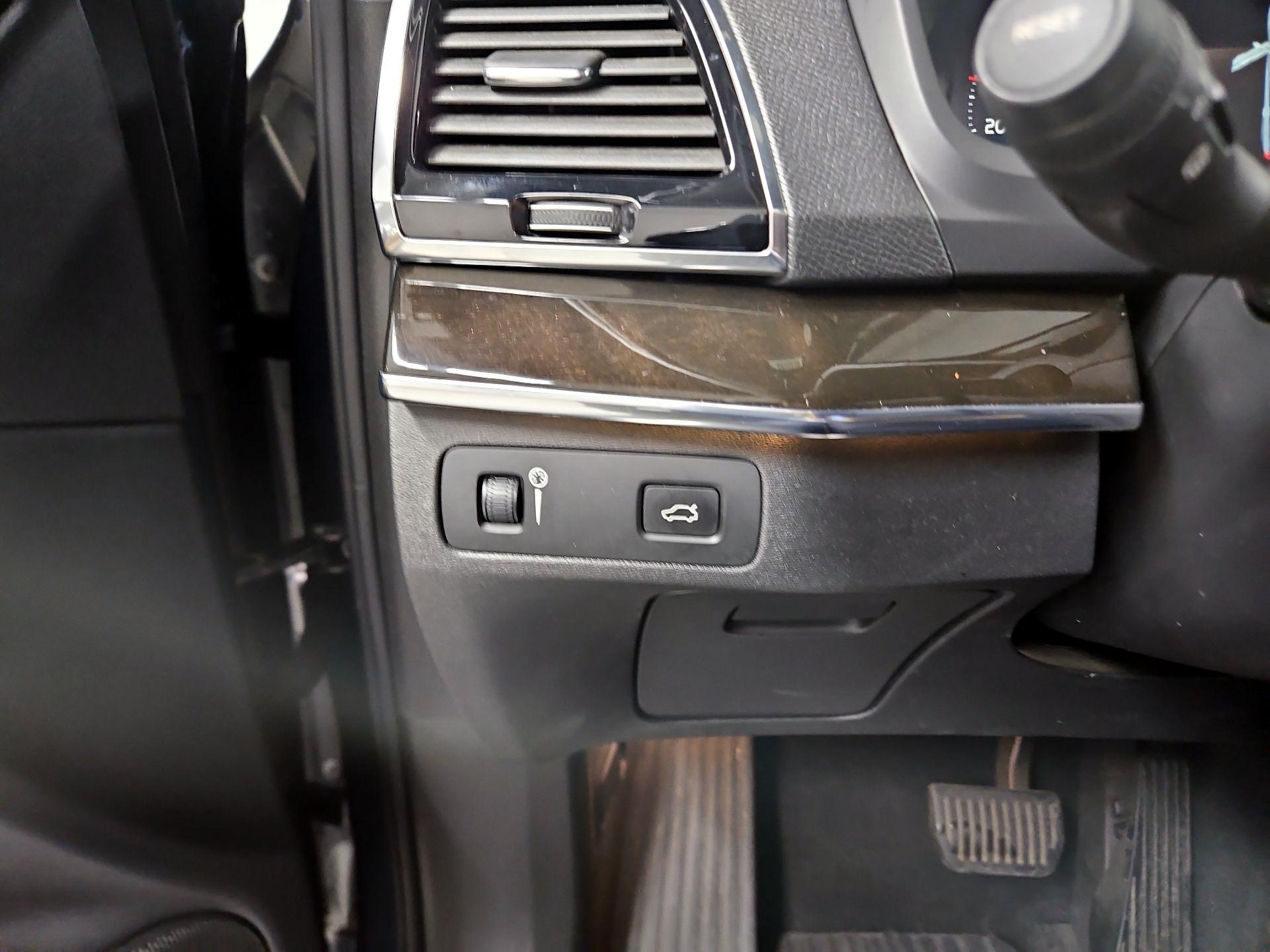 Thumbnail: 2018 Volvo XC90 - 13