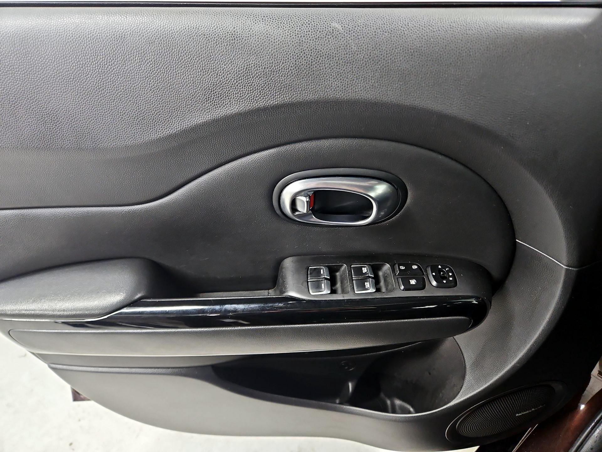 Thumbnail: 2017 Kia Soul - 12