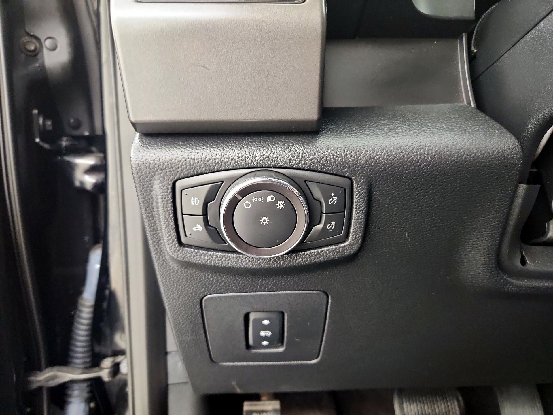 Thumbnail: 2016 Ford F-150 - 13