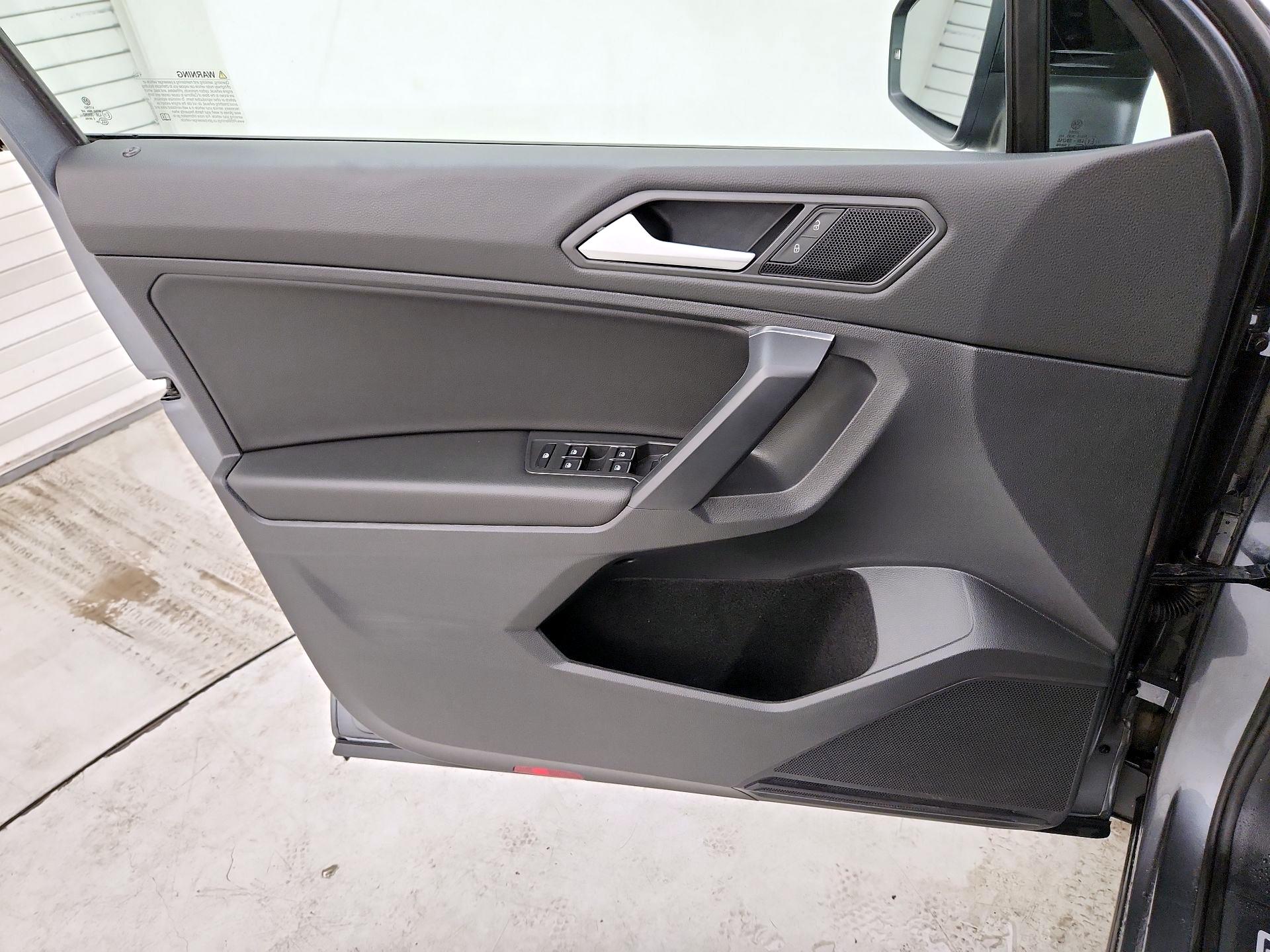 Thumbnail: 2021 Volkswagen Tiguan - 12