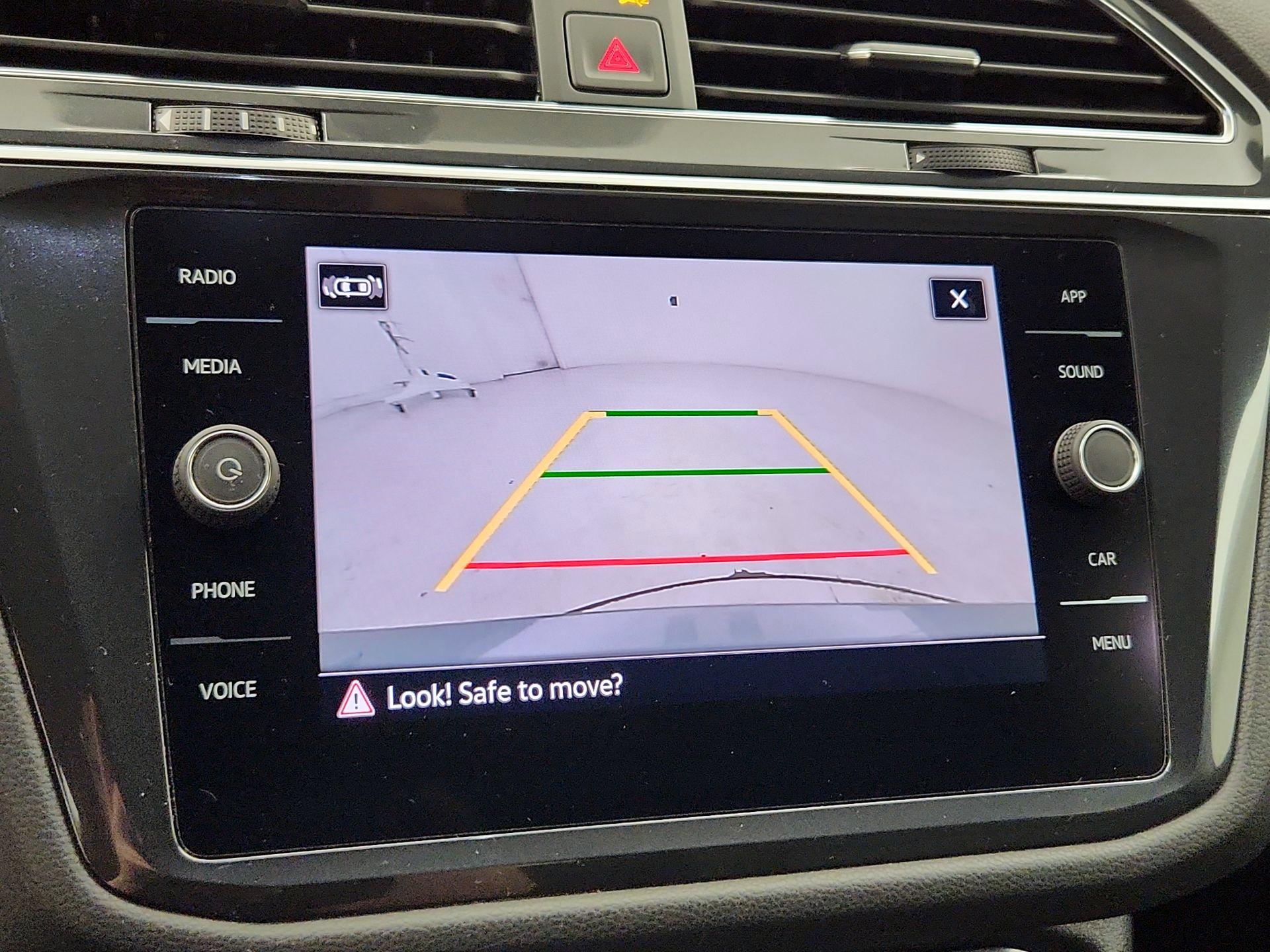 Thumbnail: 2021 Volkswagen Tiguan - 14