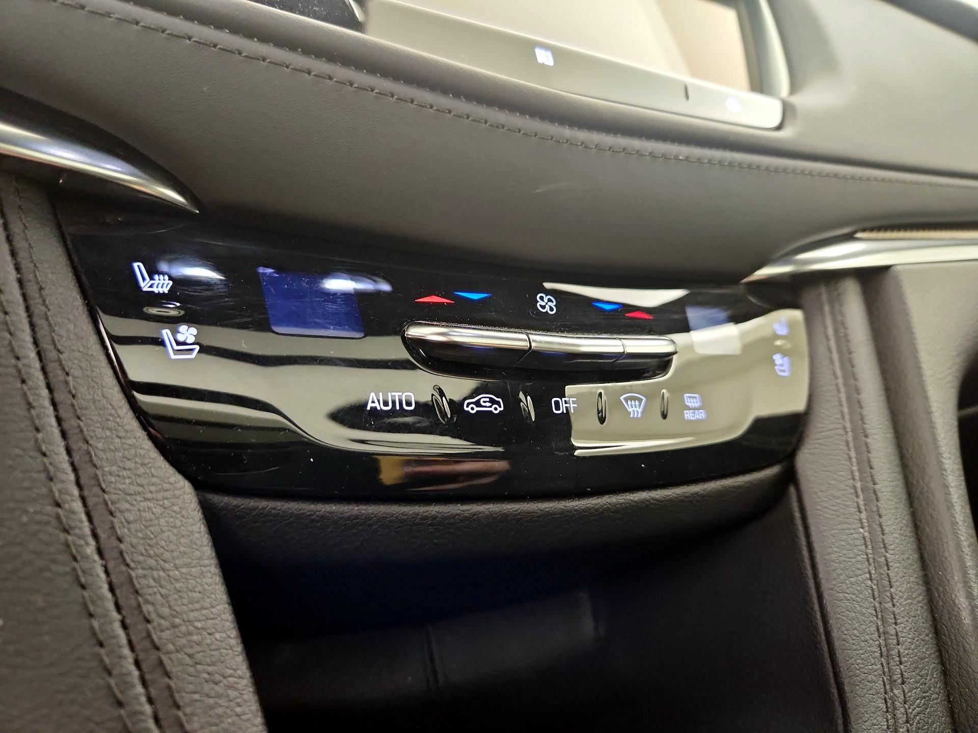 Thumbnail: 2020 Cadillac XT5 - 17