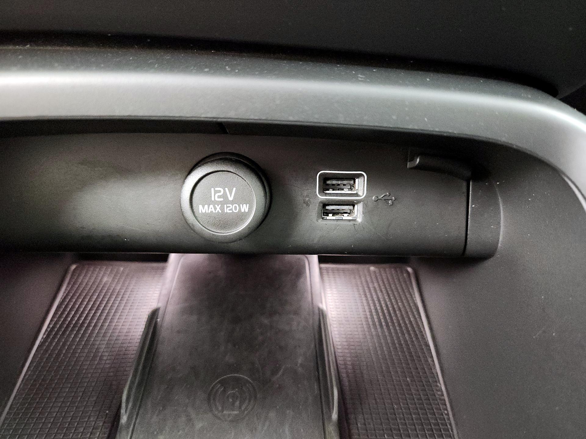 Thumbnail: 2020 Volvo XC40 - 18