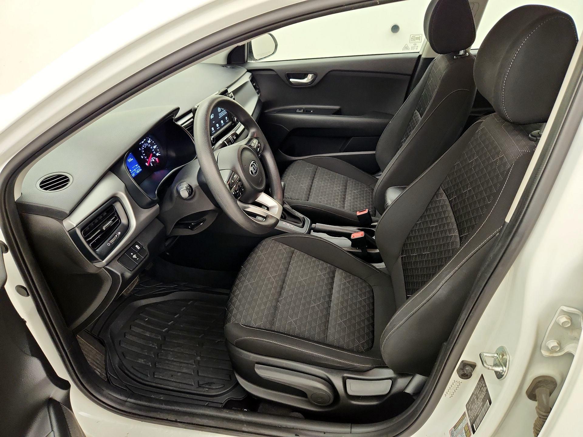 Thumbnail: 2020 Kia Rio - 11