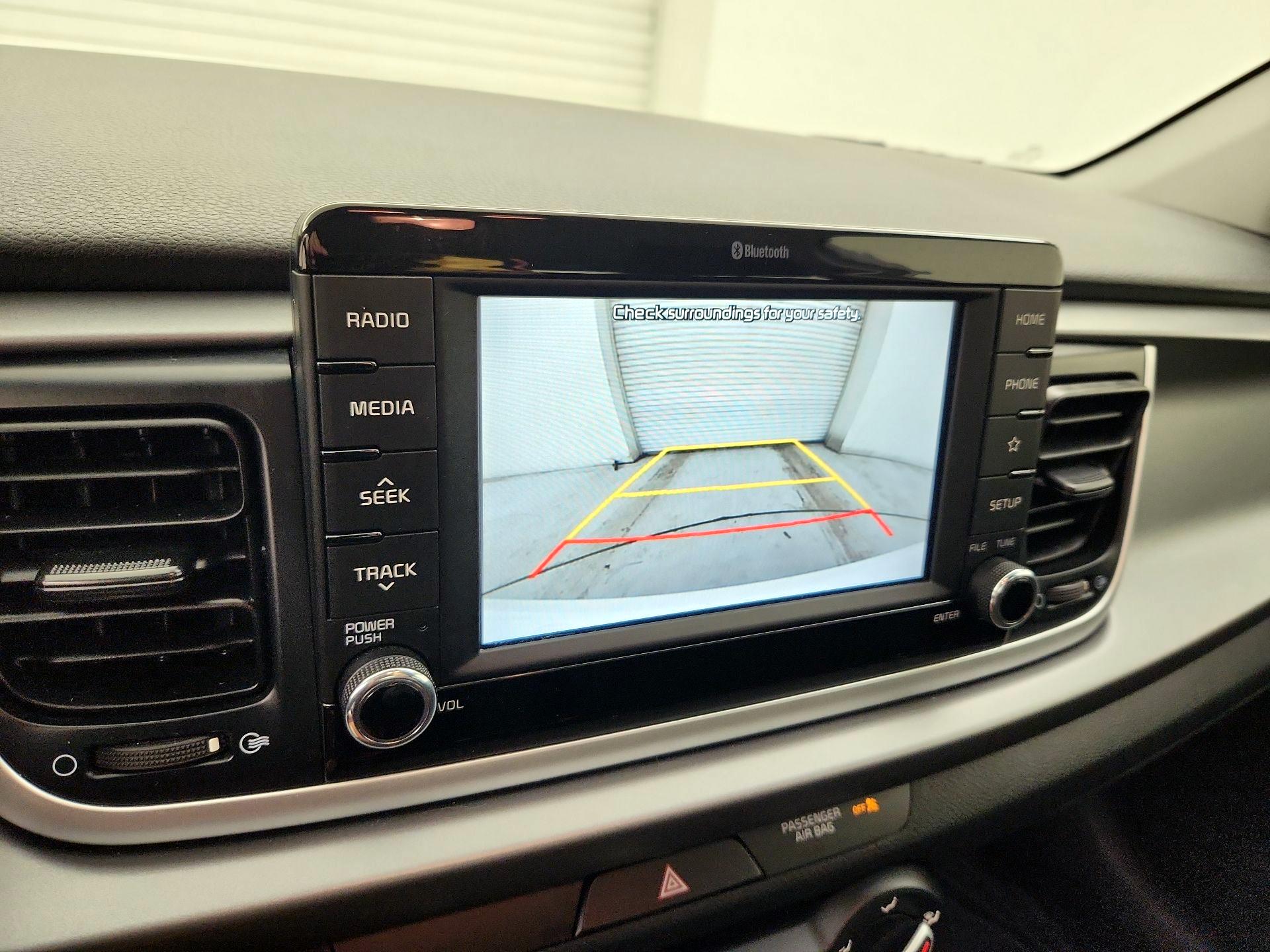 Thumbnail: 2020 Kia Rio - 14