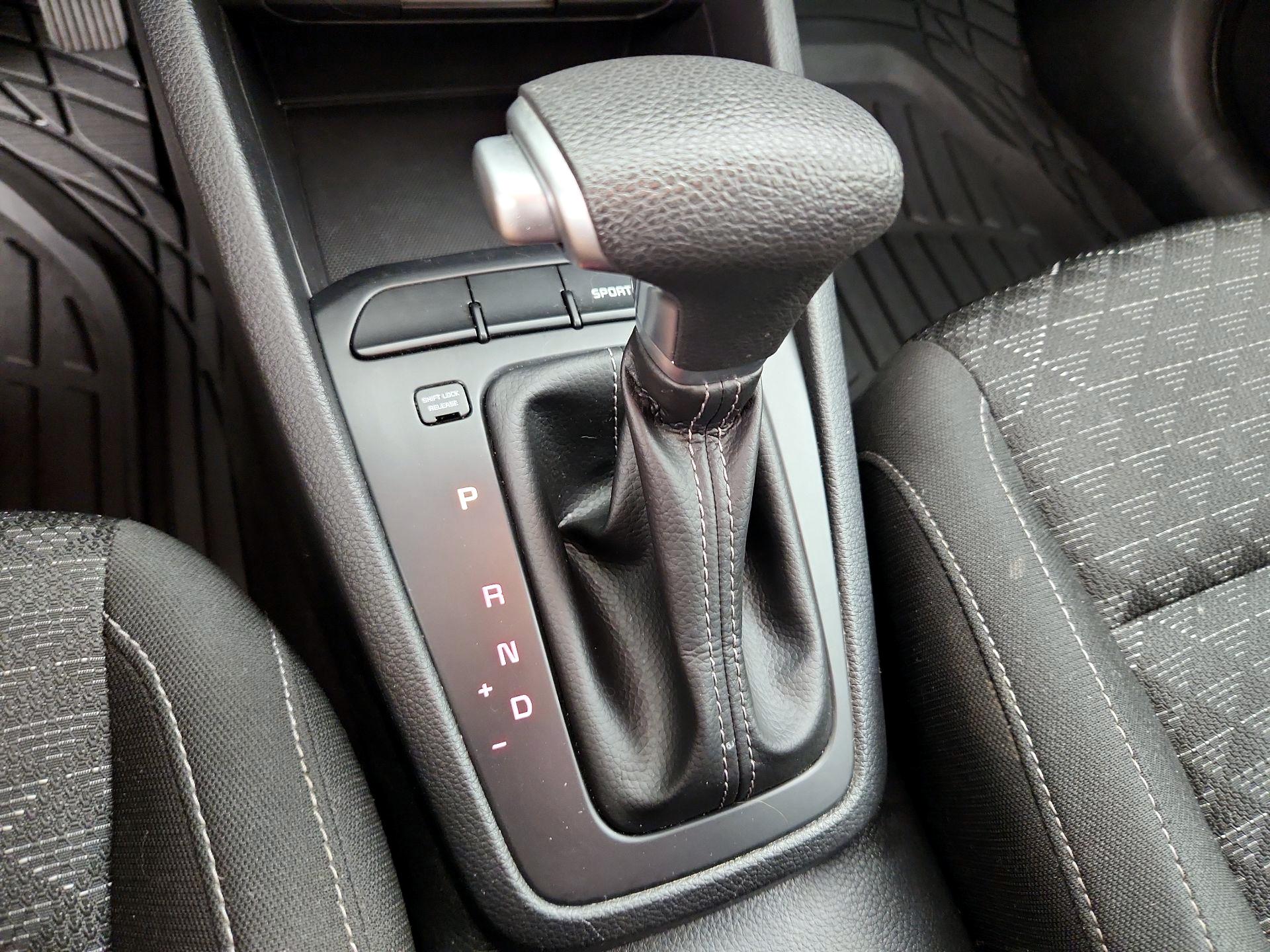 Thumbnail: 2020 Kia Rio - 17