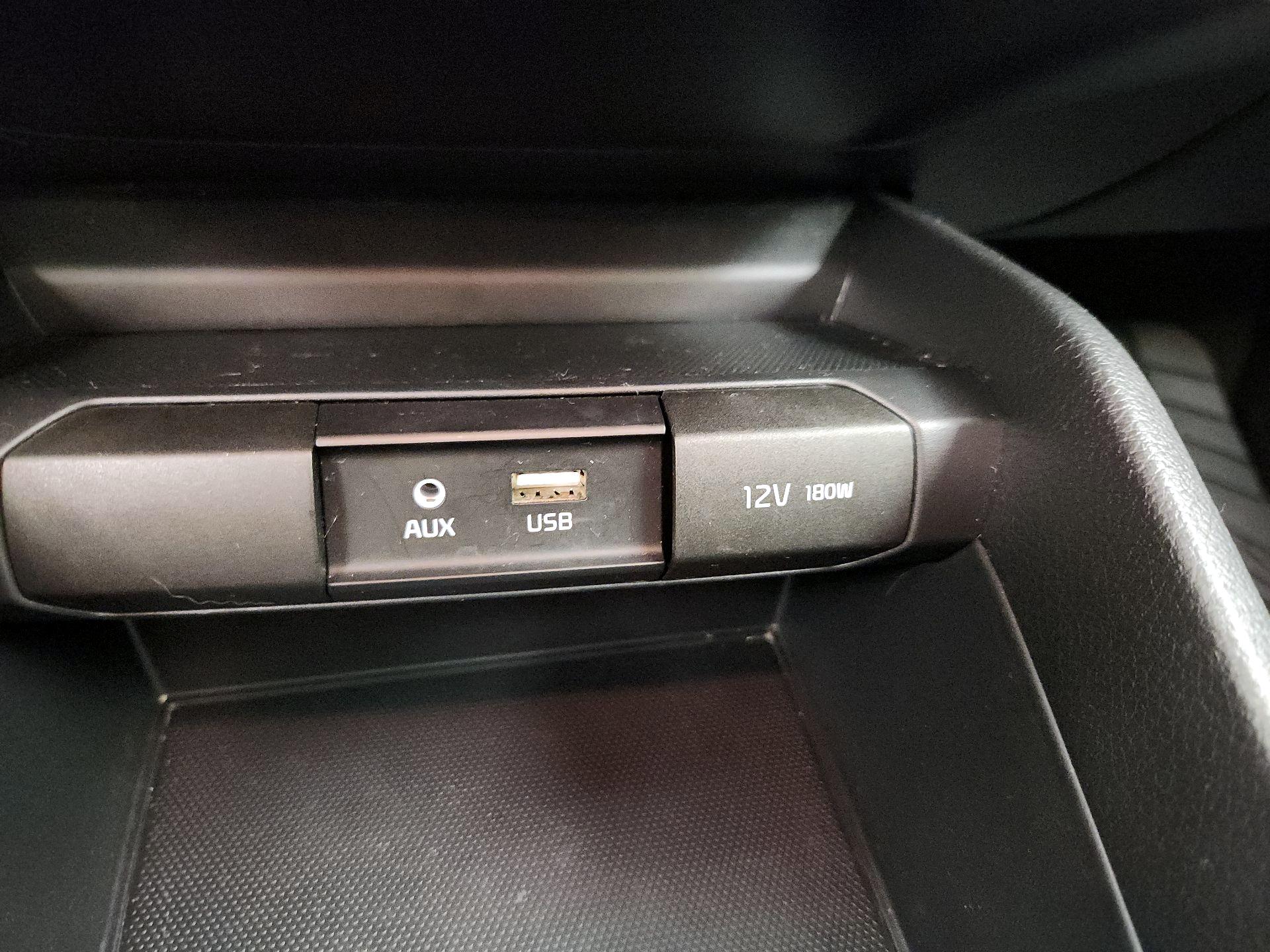 Thumbnail: 2020 Kia Rio - 18