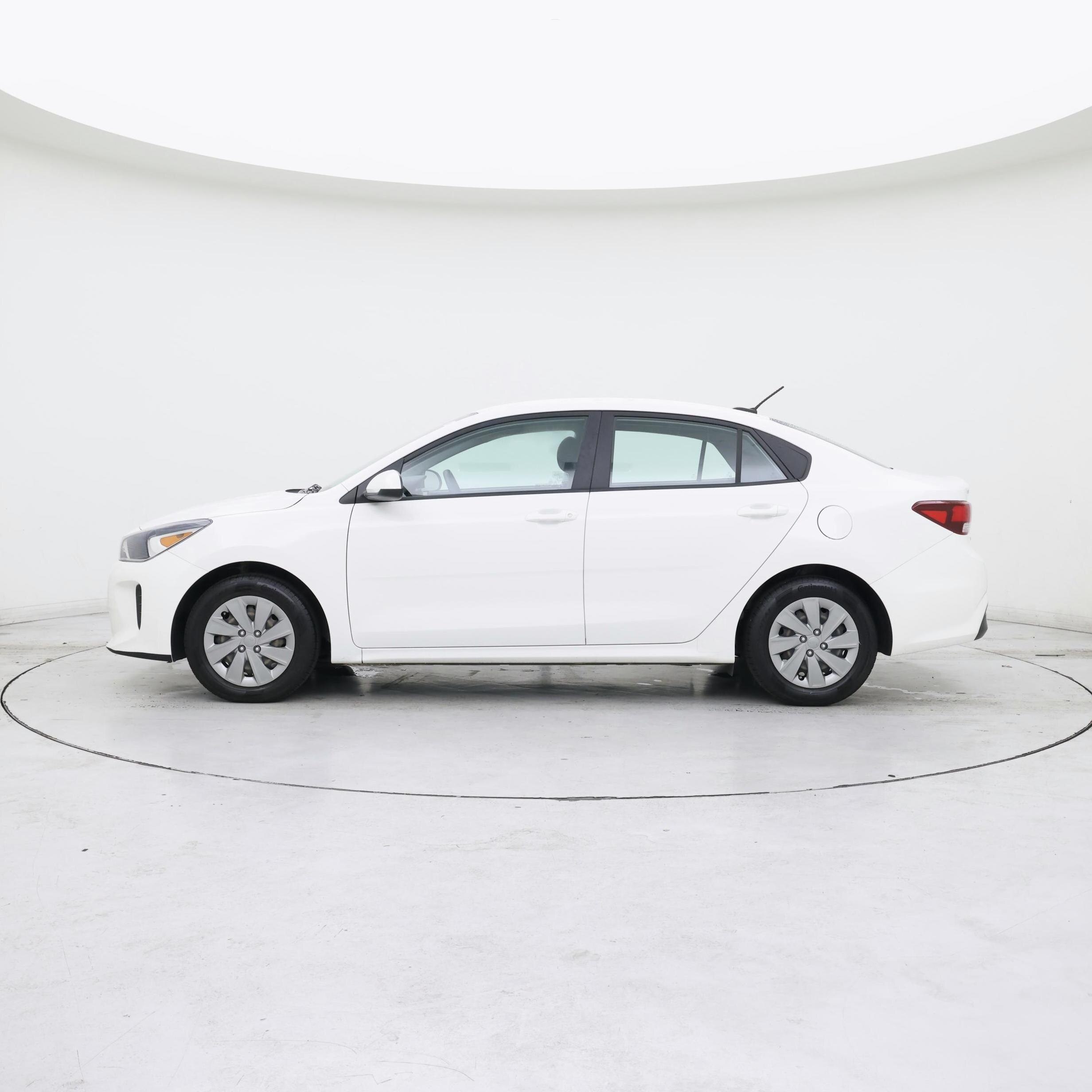 Thumbnail: 2020 Kia Rio - 3