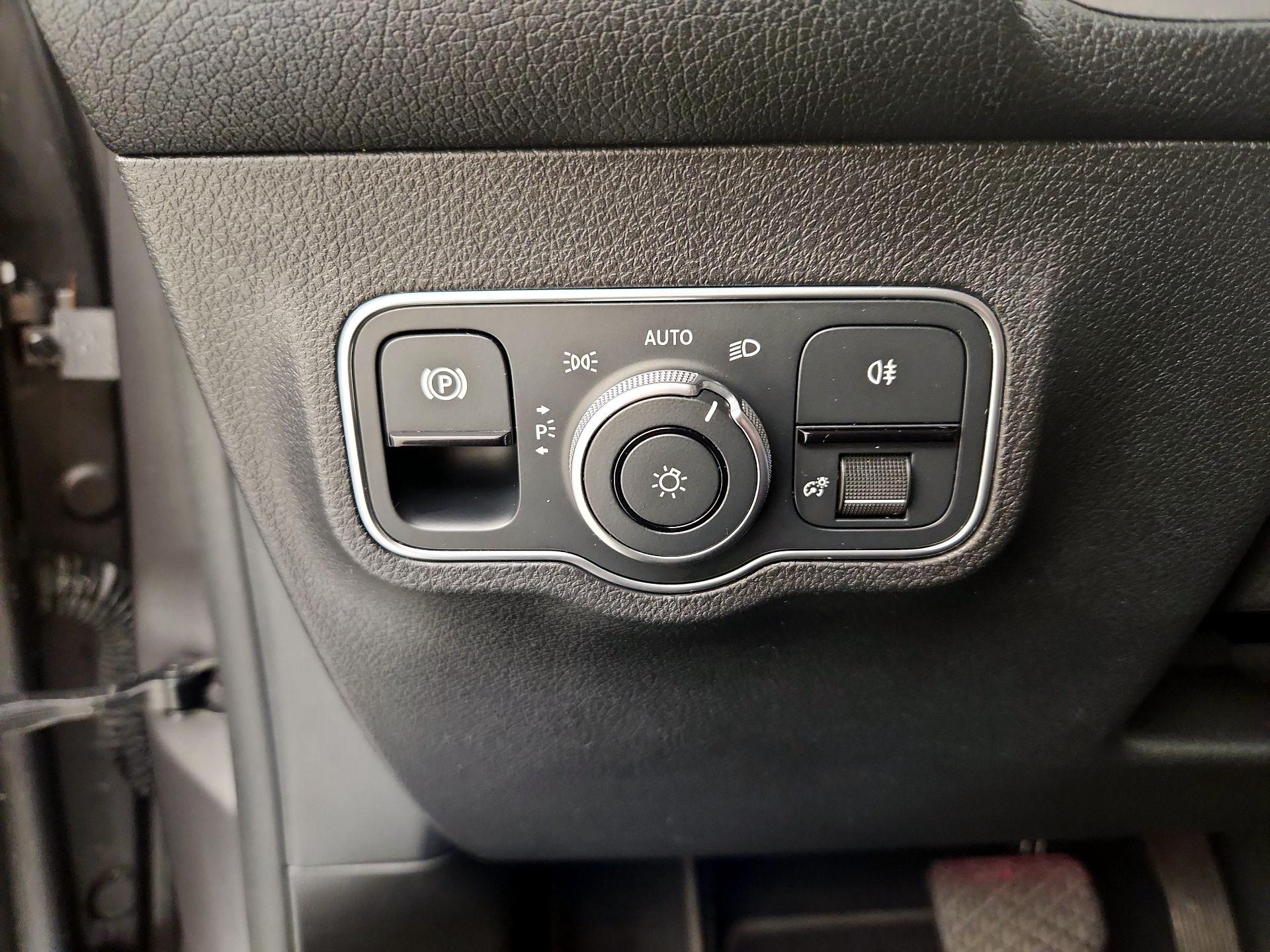 Thumbnail: 2022 Mercedes-Benz EQB - 13