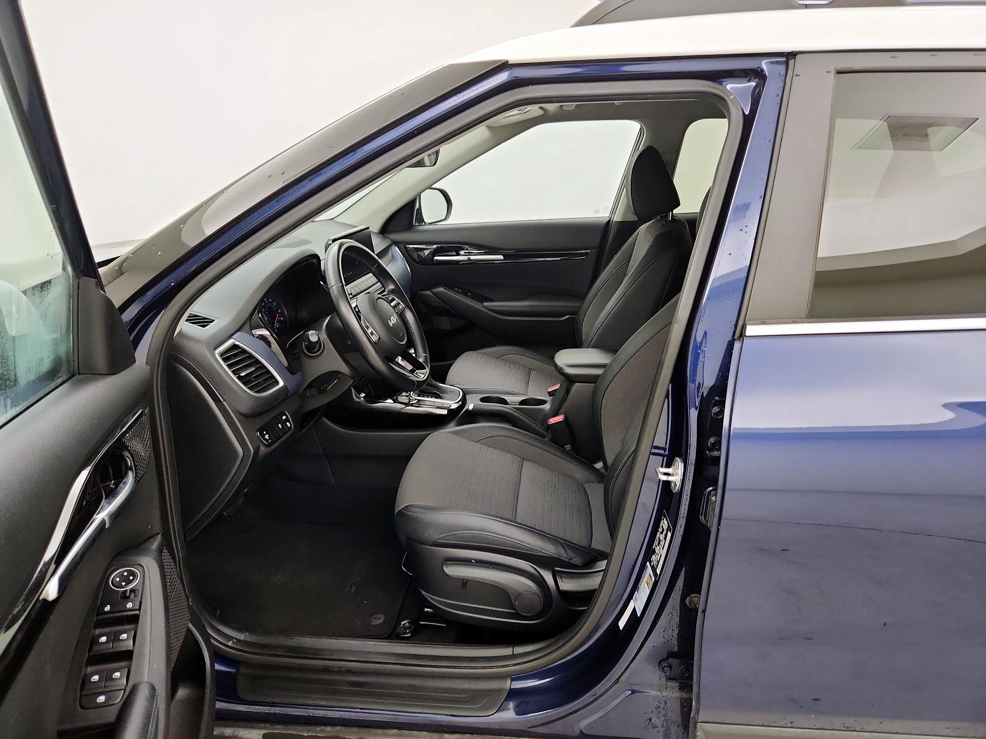 Thumbnail: 2023 Kia Seltos - 11