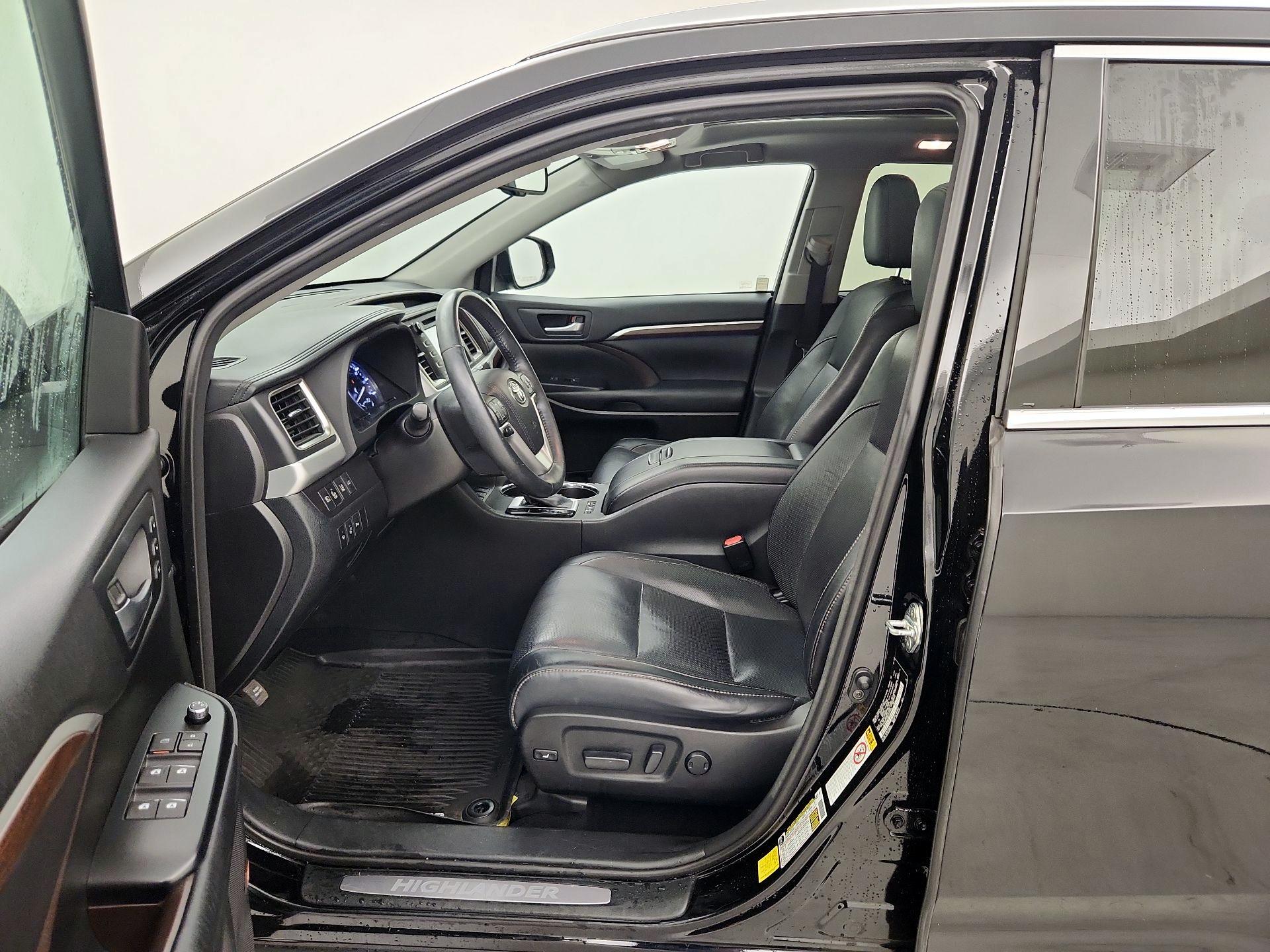 Thumbnail: 2016 Toyota Highlander - 11