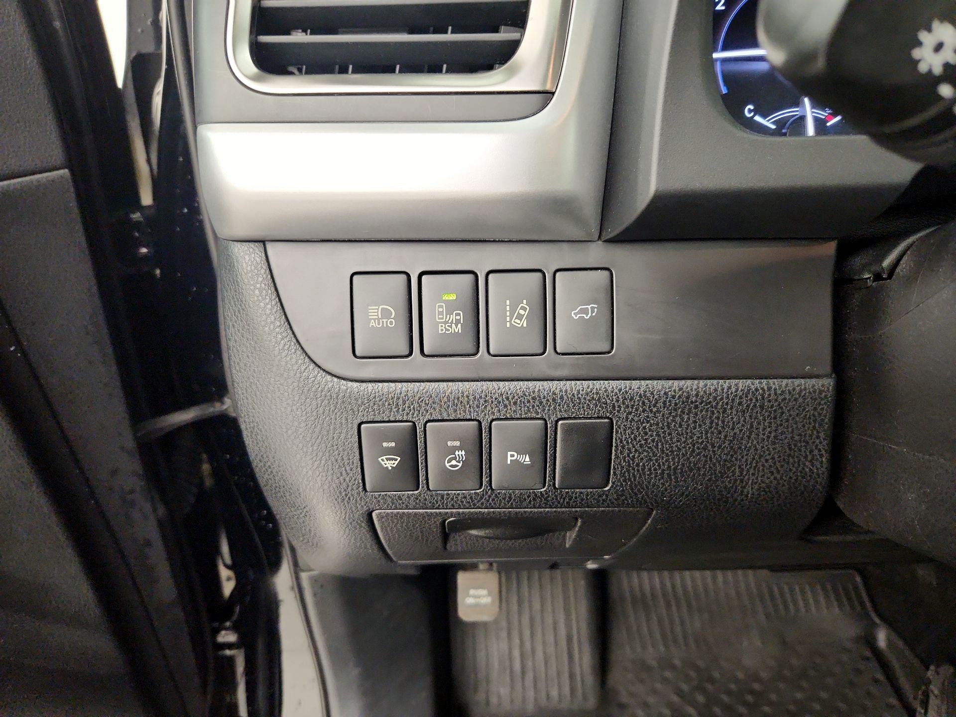 Thumbnail: 2016 Toyota Highlander - 13