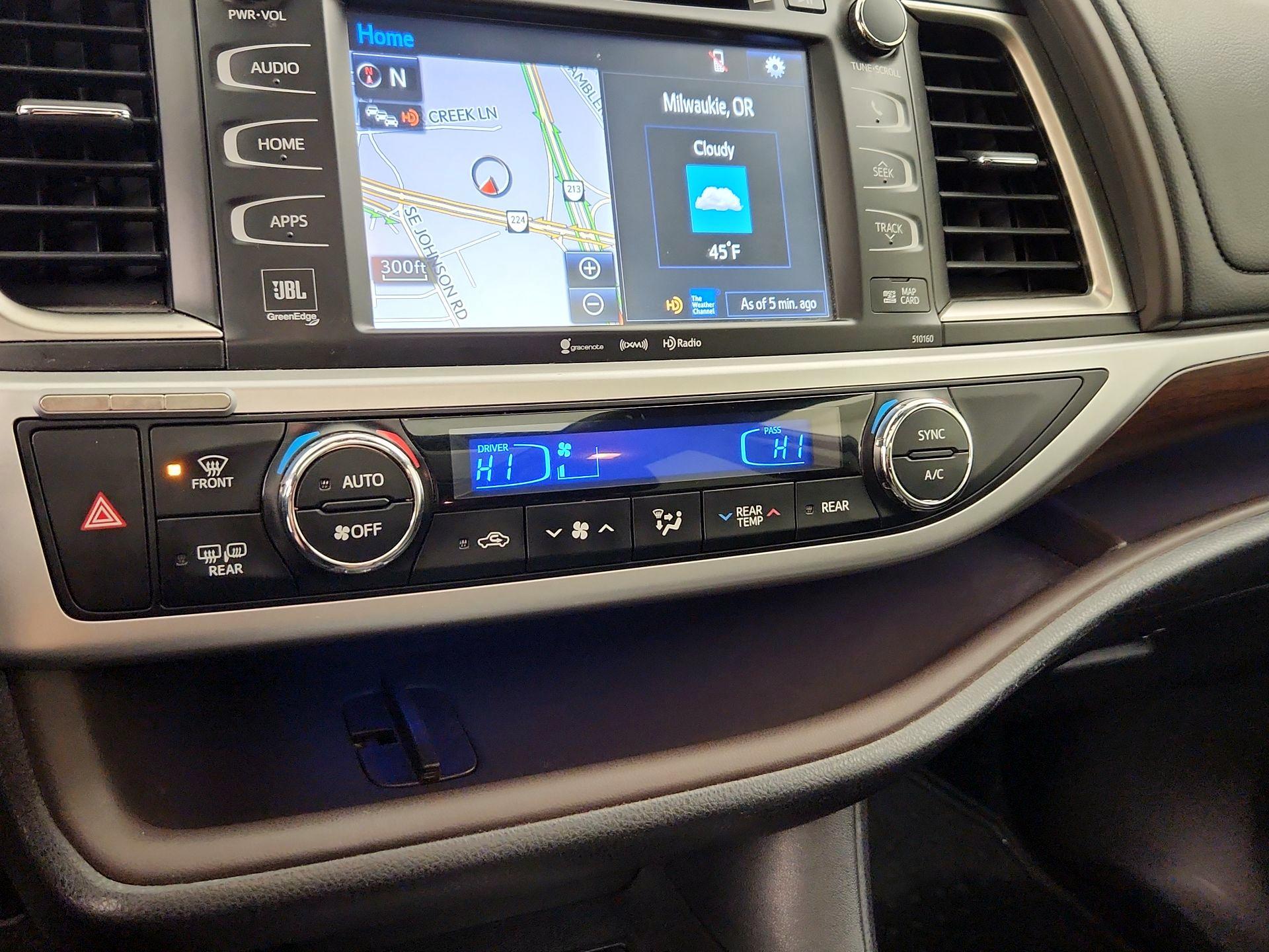 Thumbnail: 2016 Toyota Highlander - 17