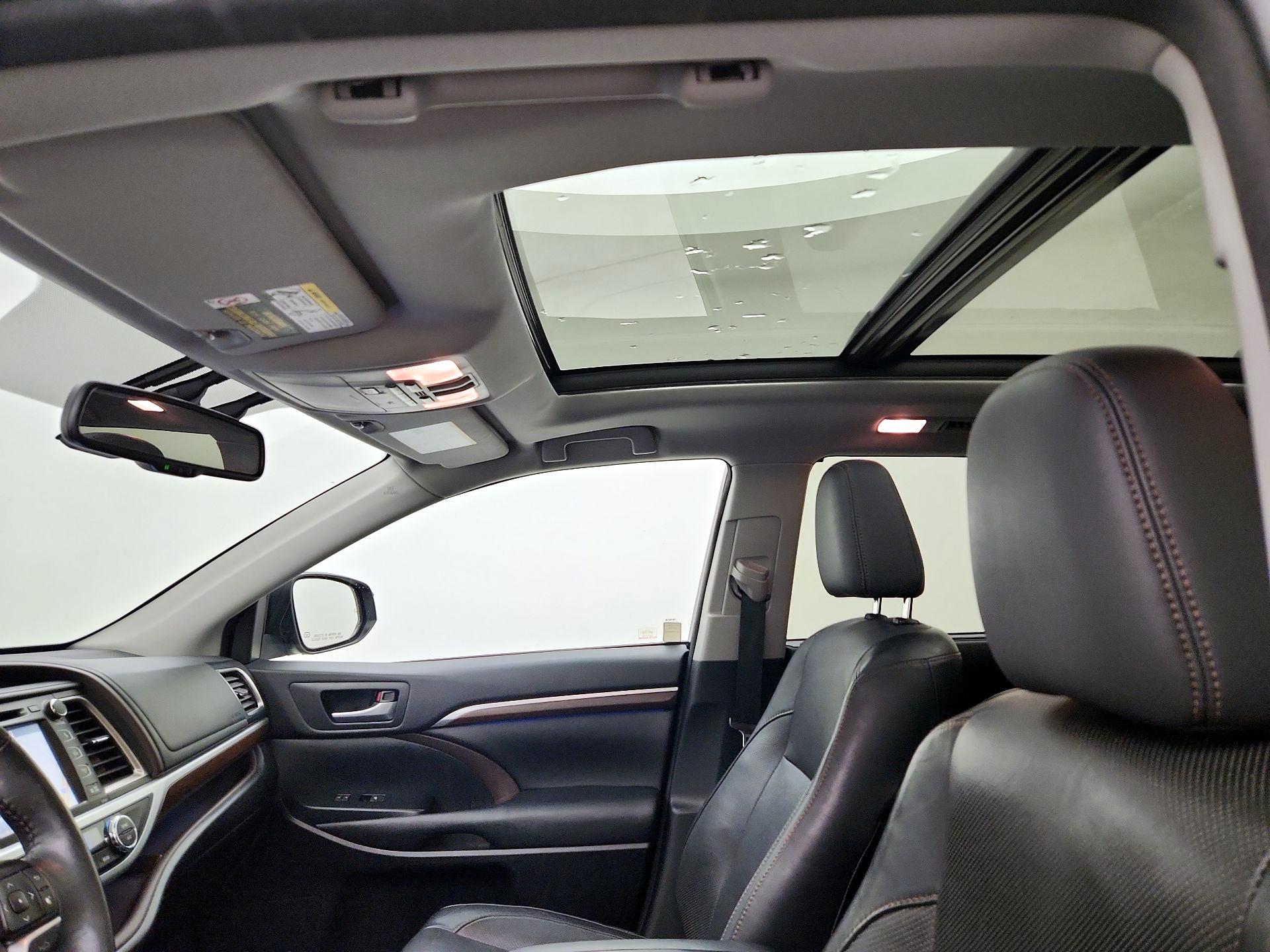 Thumbnail: 2016 Toyota Highlander - 20