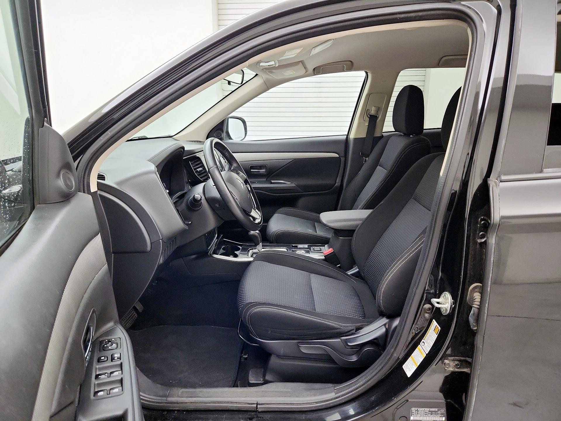 Thumbnail: 2018 Mitsubishi Outlander - 11