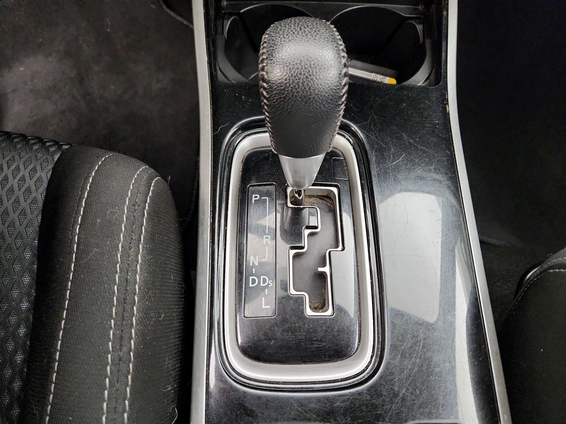 Thumbnail: 2018 Mitsubishi Outlander - 17