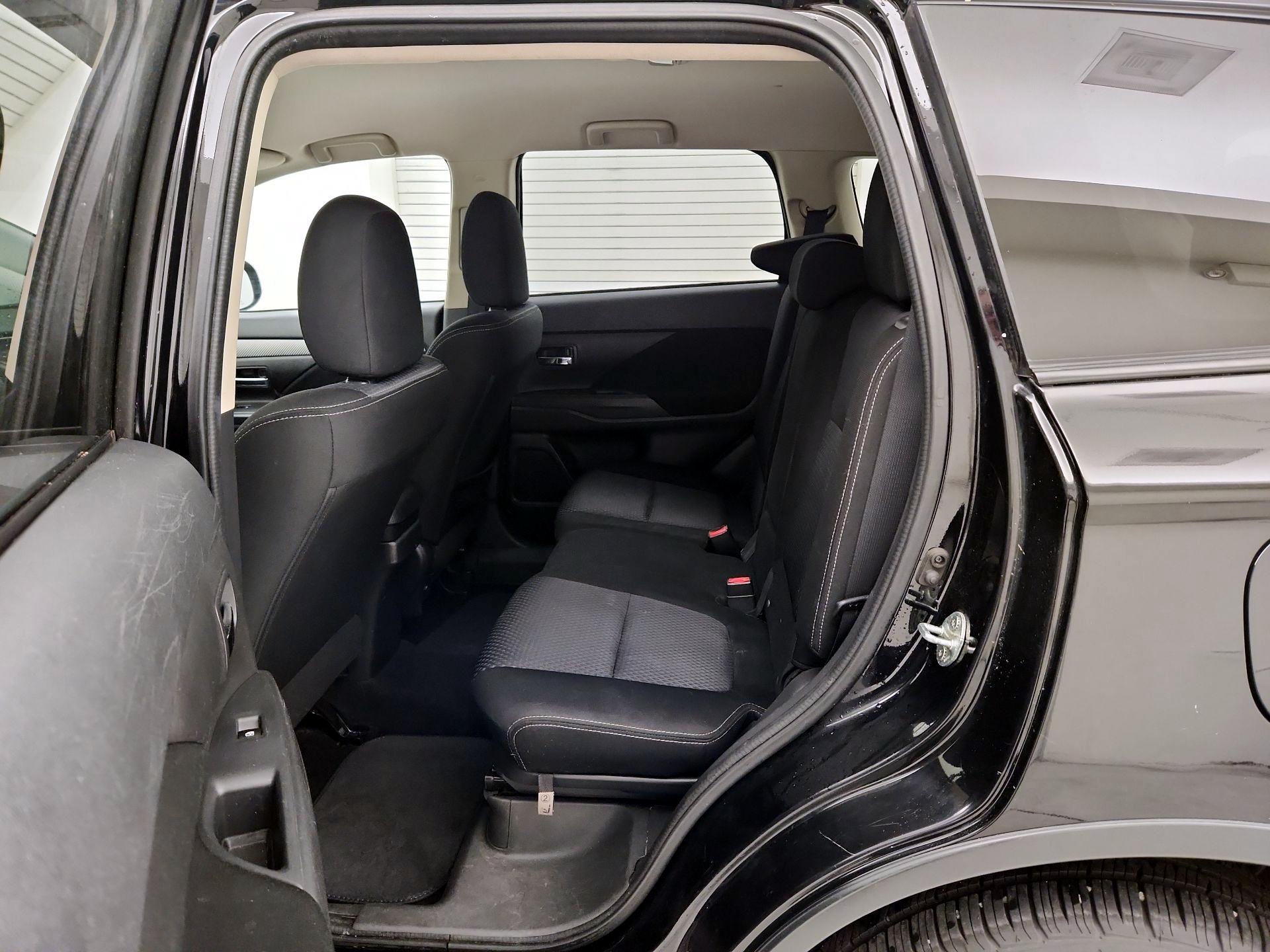 Thumbnail: 2018 Mitsubishi Outlander - 19