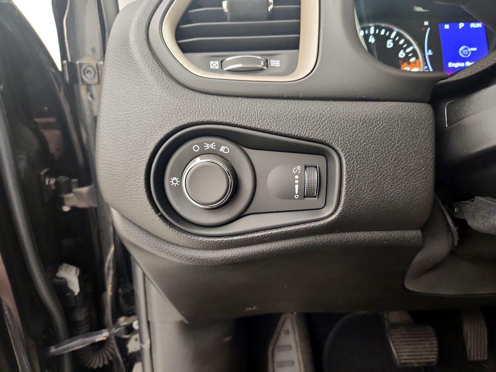 Thumbnail: 2017 Jeep Renegade - 13