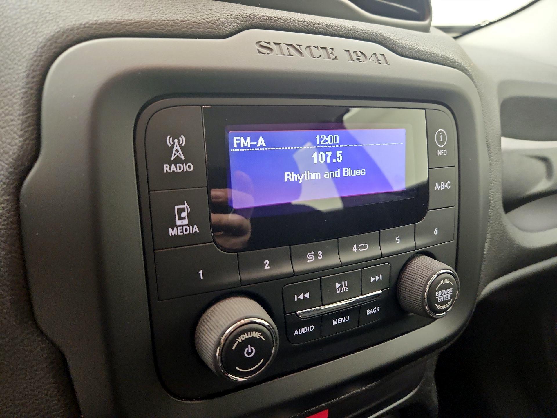 Thumbnail: 2017 Jeep Renegade - 14