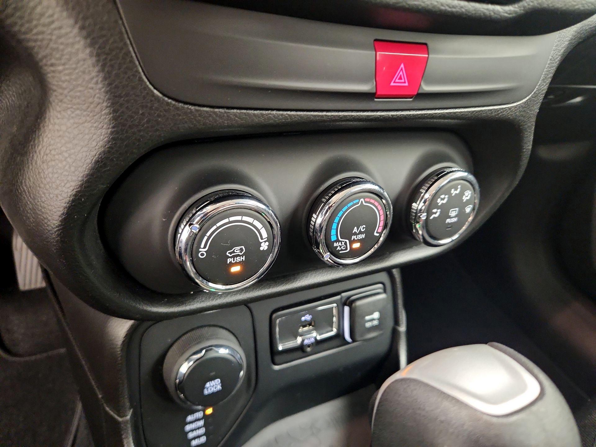 Thumbnail: 2017 Jeep Renegade - 15