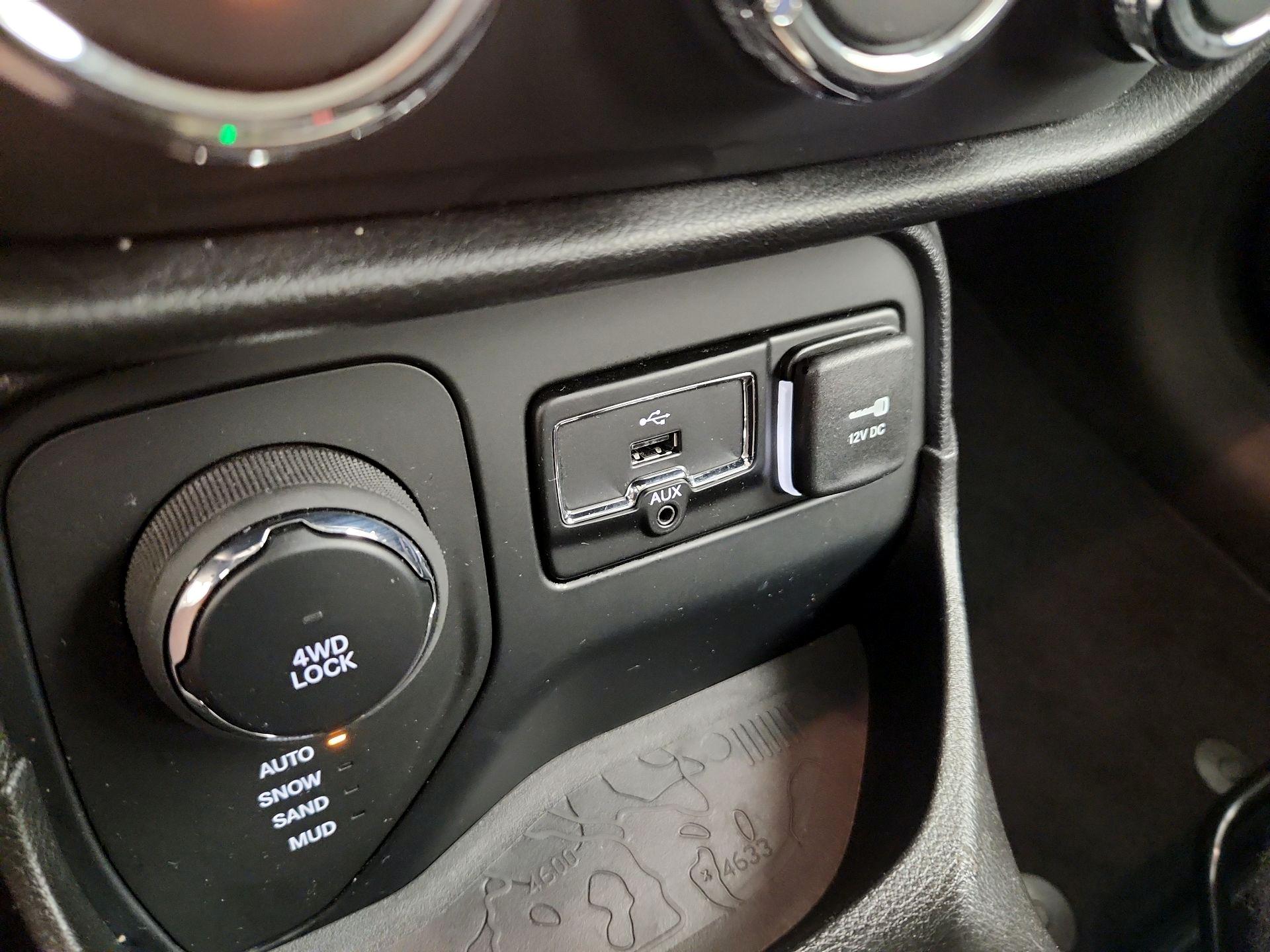 Thumbnail: 2017 Jeep Renegade - 17