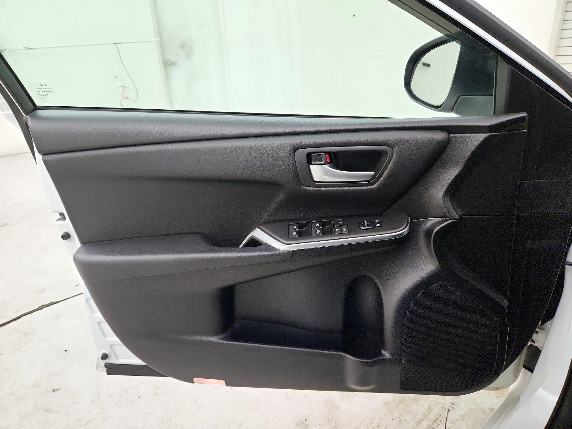 Thumbnail: 2017 Toyota Camry - 12