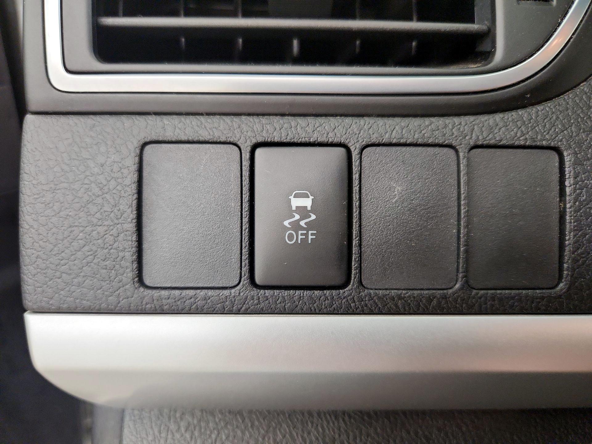 Thumbnail: 2017 Toyota Camry - 13