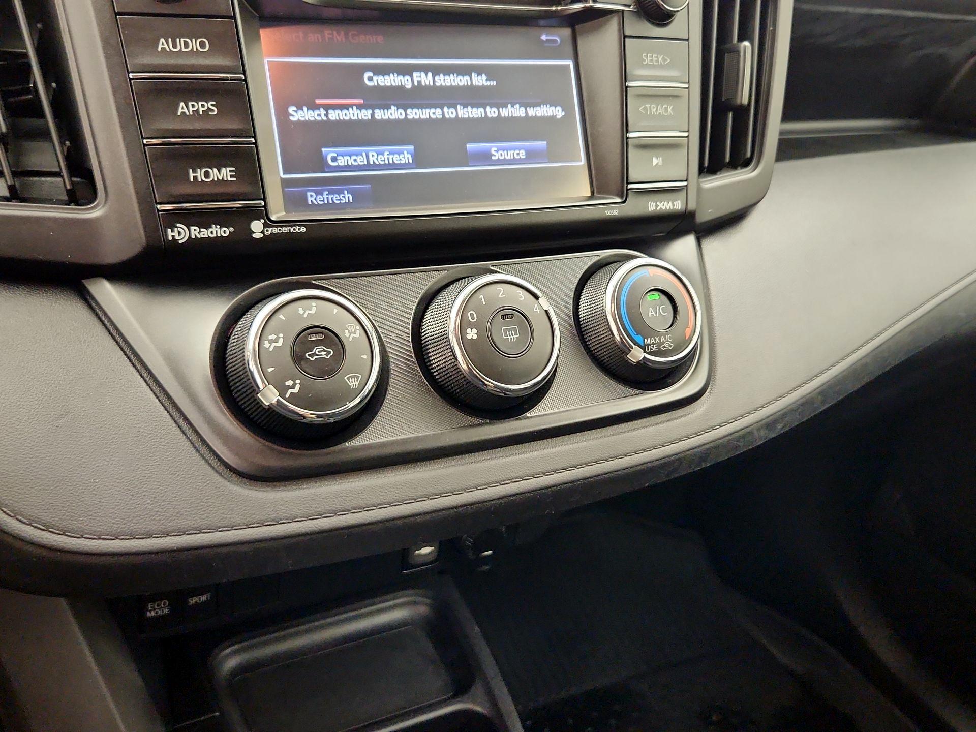 Thumbnail: 2016 Toyota RAV4 - 16