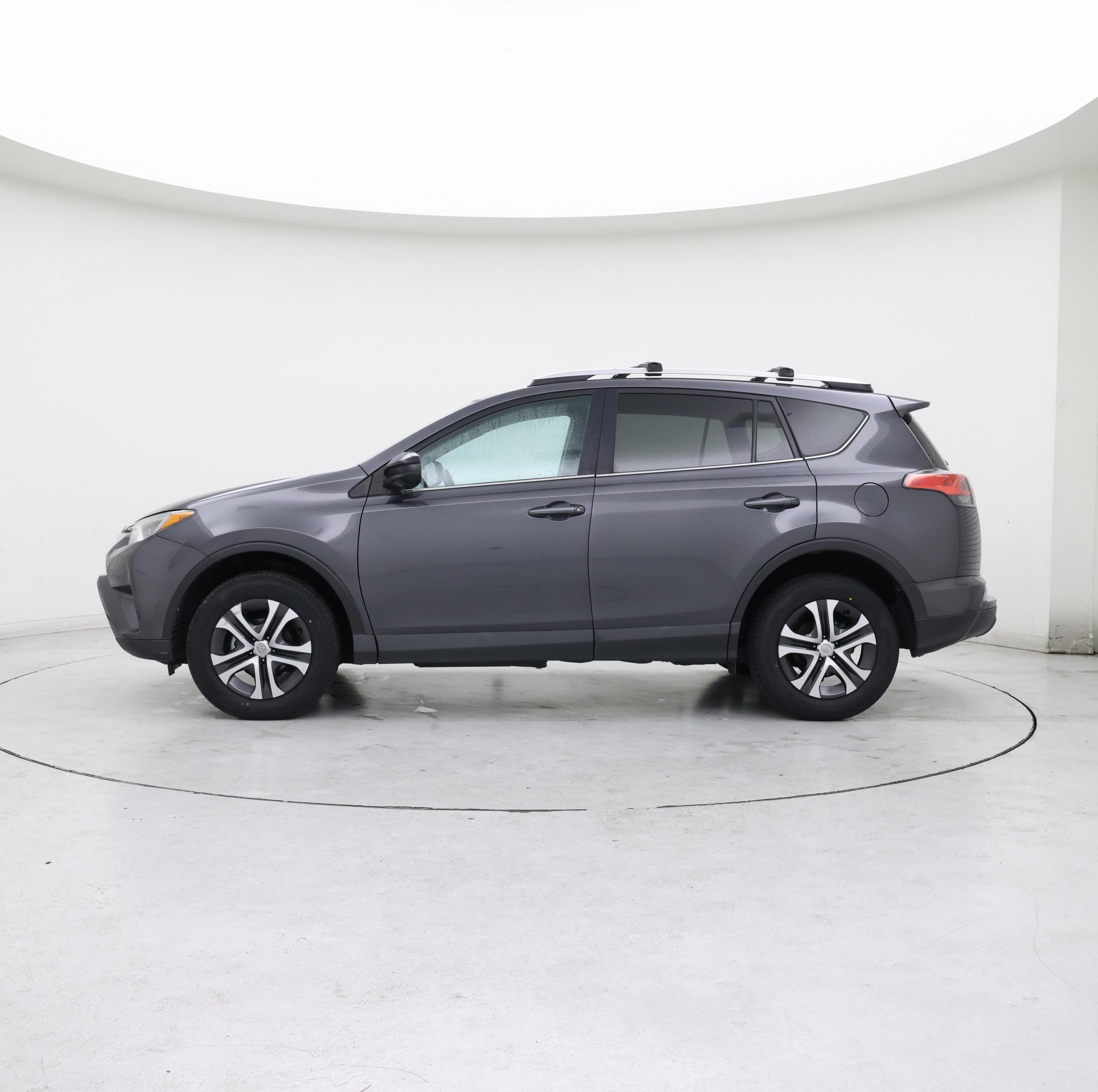 Thumbnail: 2016 Toyota RAV4 - 3