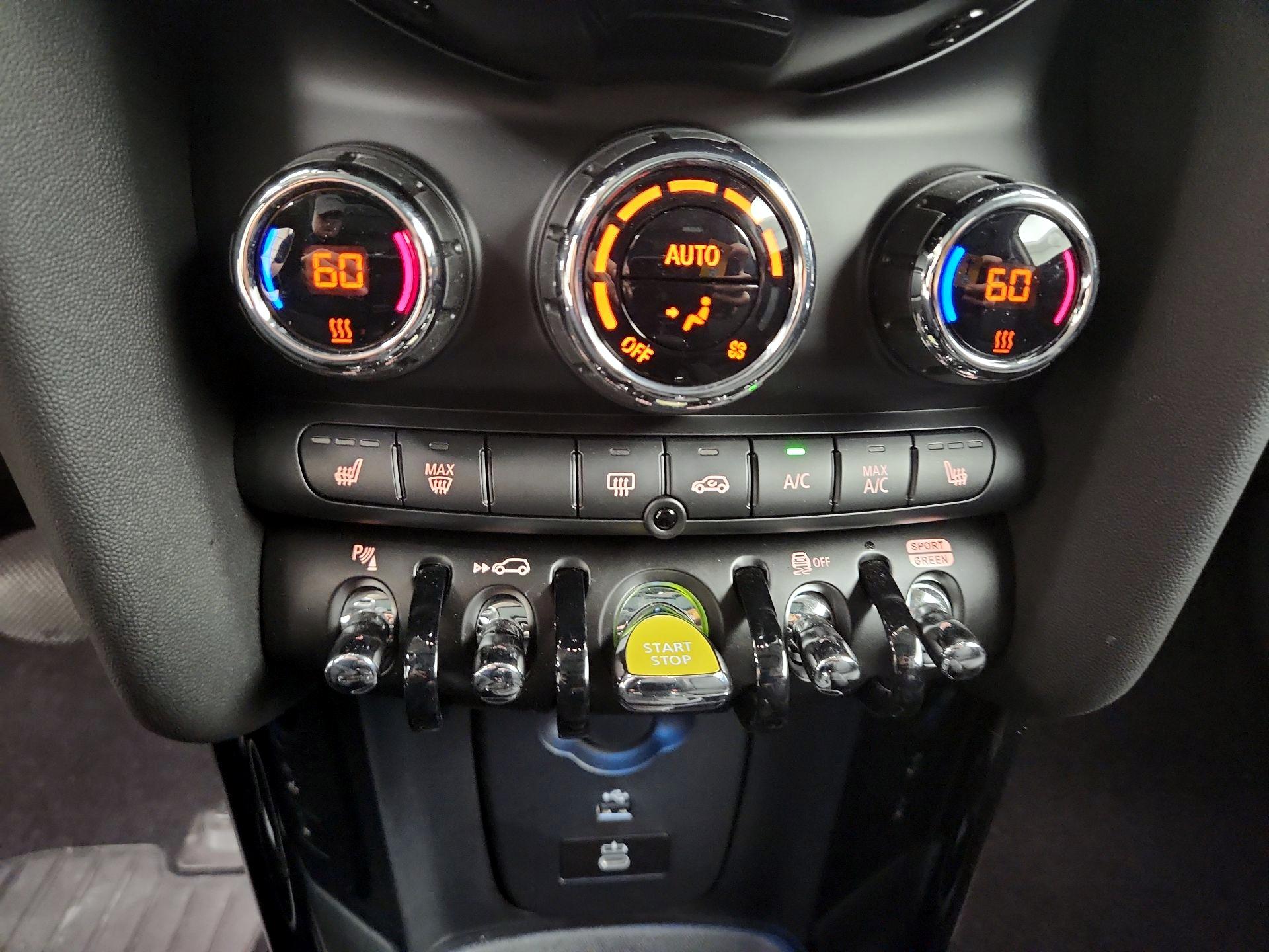 Thumbnail: 2023 MINI Cooper Hardtop - 17