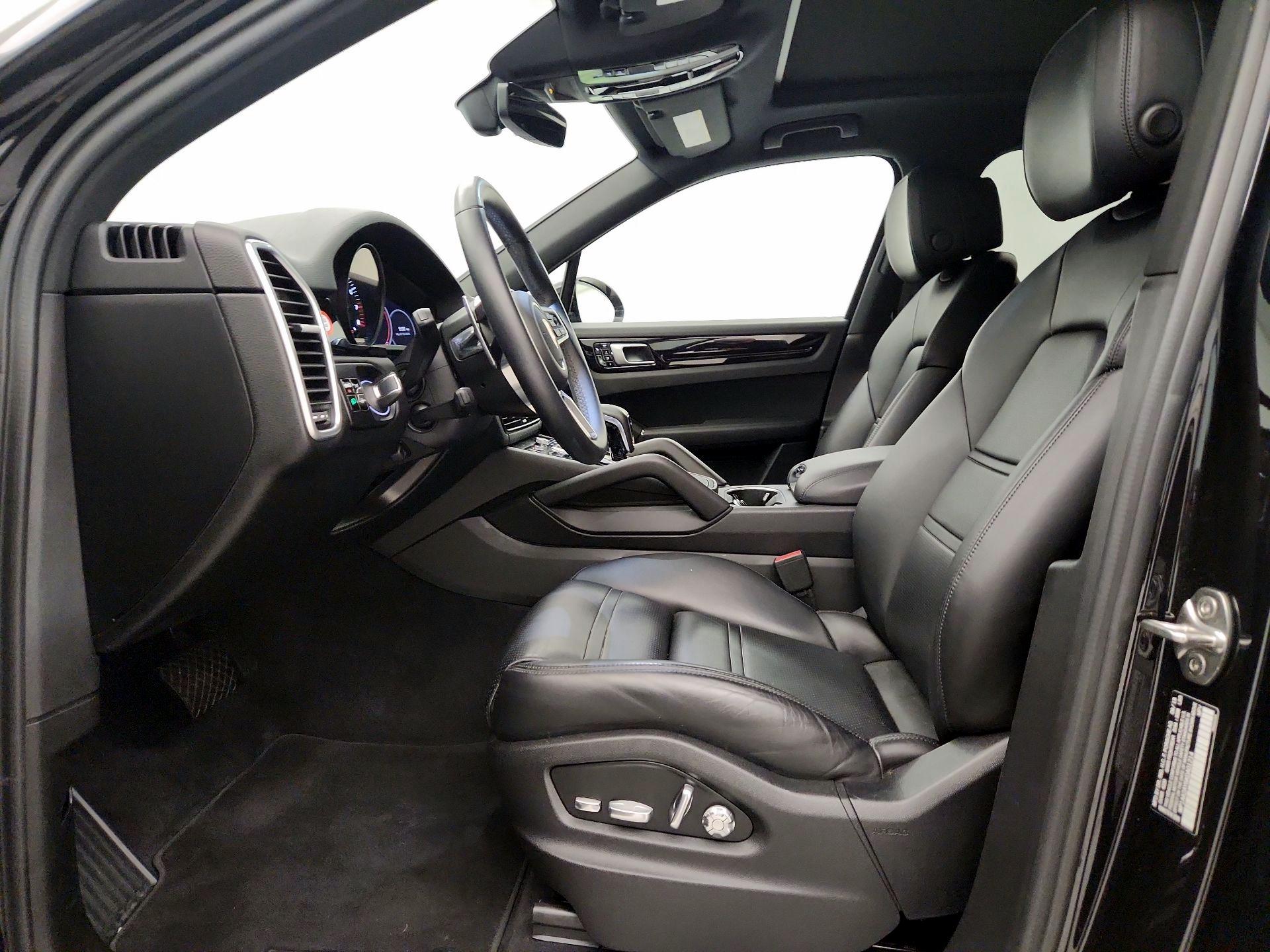 Thumbnail: 2020 Porsche Cayenne - 11